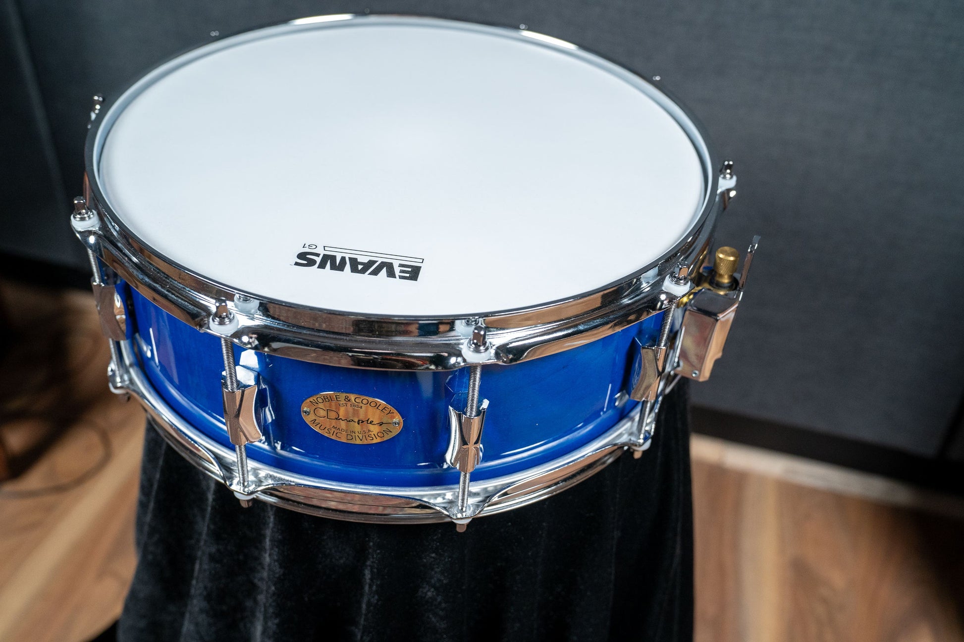 Noble and Cooley CD 14x5 Maple Snare - Trans Blue Gloss (Chrome HW)
