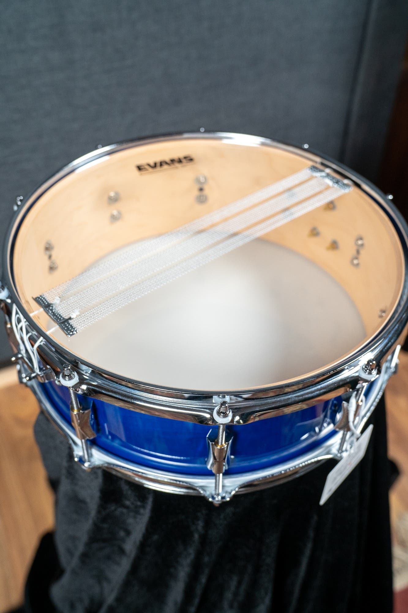 Noble and Cooley CD 14x5 Maple Snare - Trans Blue Gloss (Chrome HW)