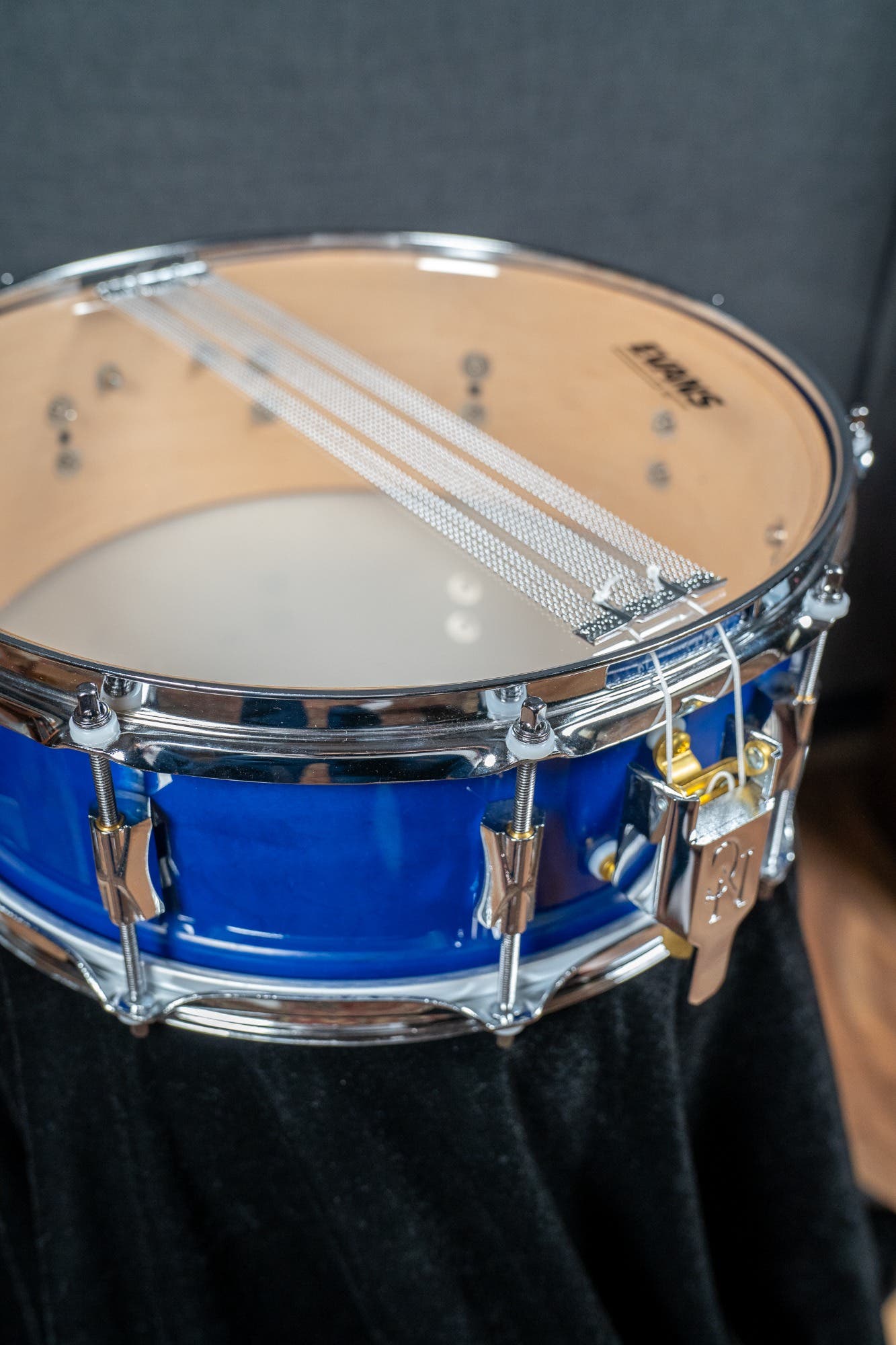 Noble and Cooley CD 14x5 Maple Snare - Trans Blue Gloss (Chrome HW)