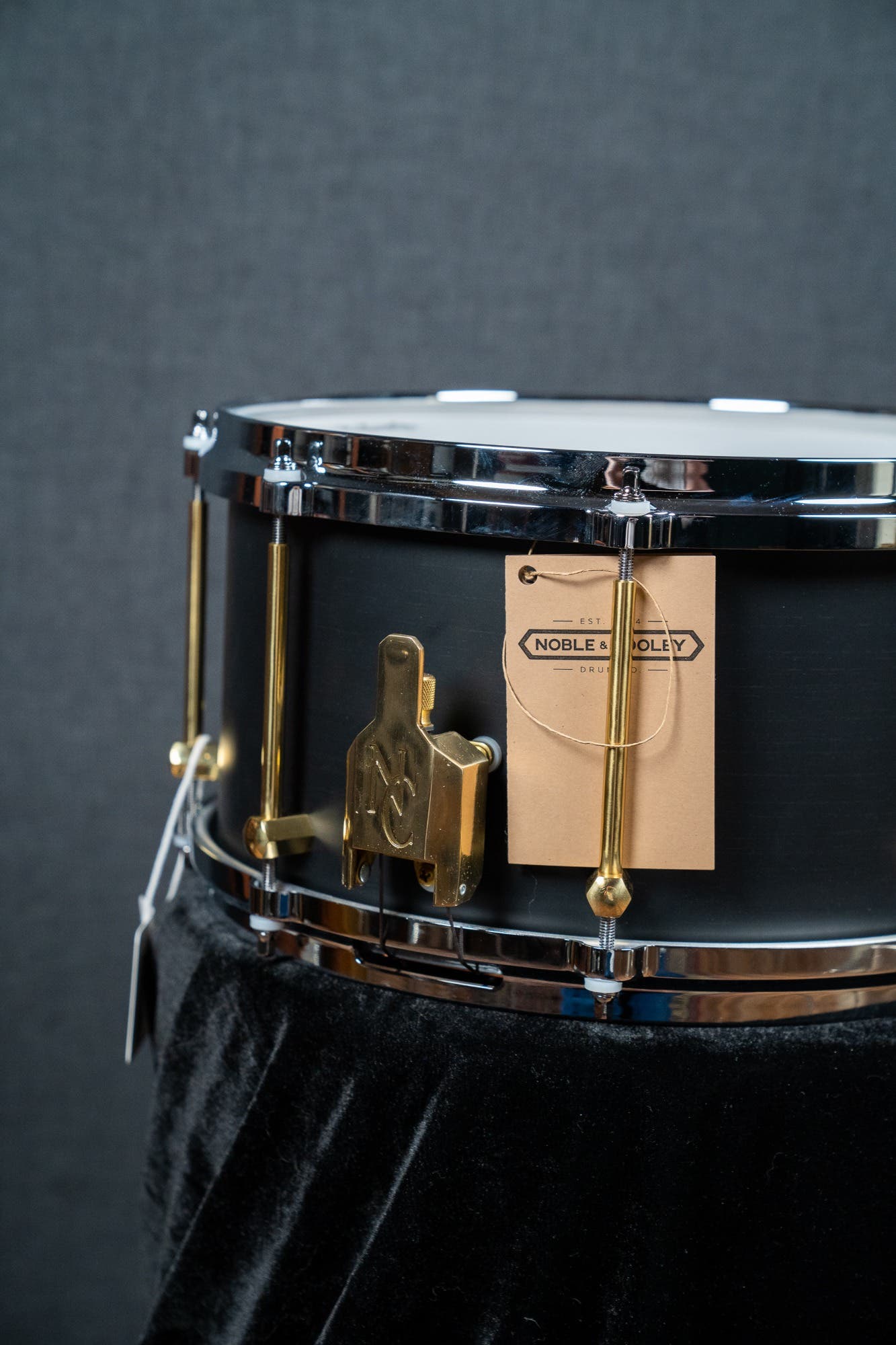 Noble and Cooley 13x7 Solid Shell Maple Snare - Black Super Matte (Brass HW/Chrome Hoops)