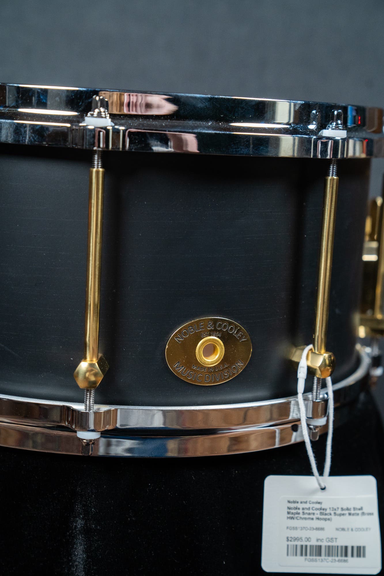 Noble and Cooley 13x7 Solid Shell Maple Snare - Black Super Matte (Brass HW/Chrome Hoops)