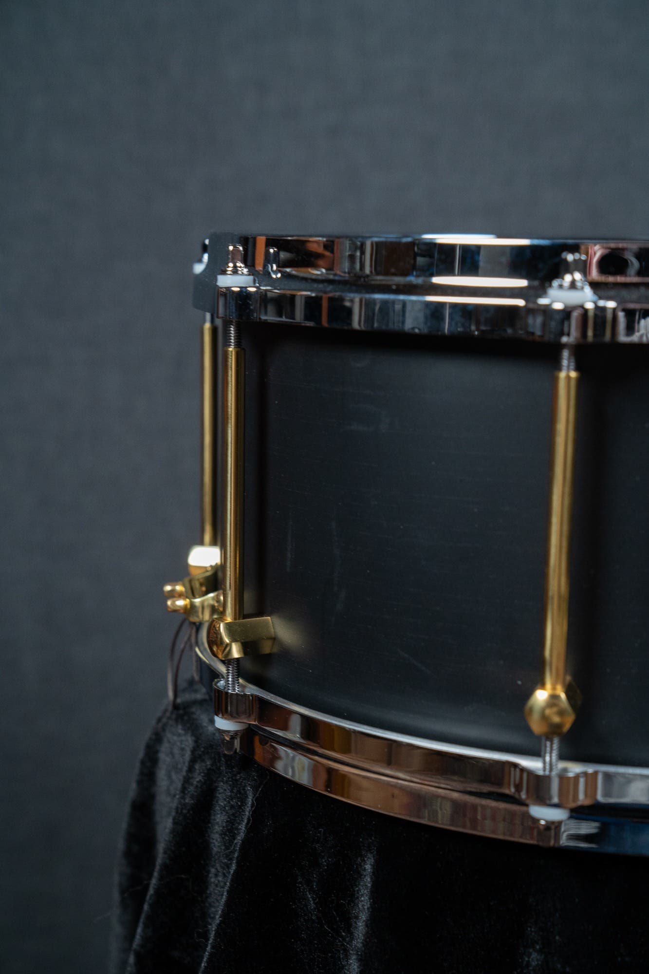 Noble and Cooley 13x7 Solid Shell Maple Snare - Black Super Matte (Brass HW/Chrome Hoops)