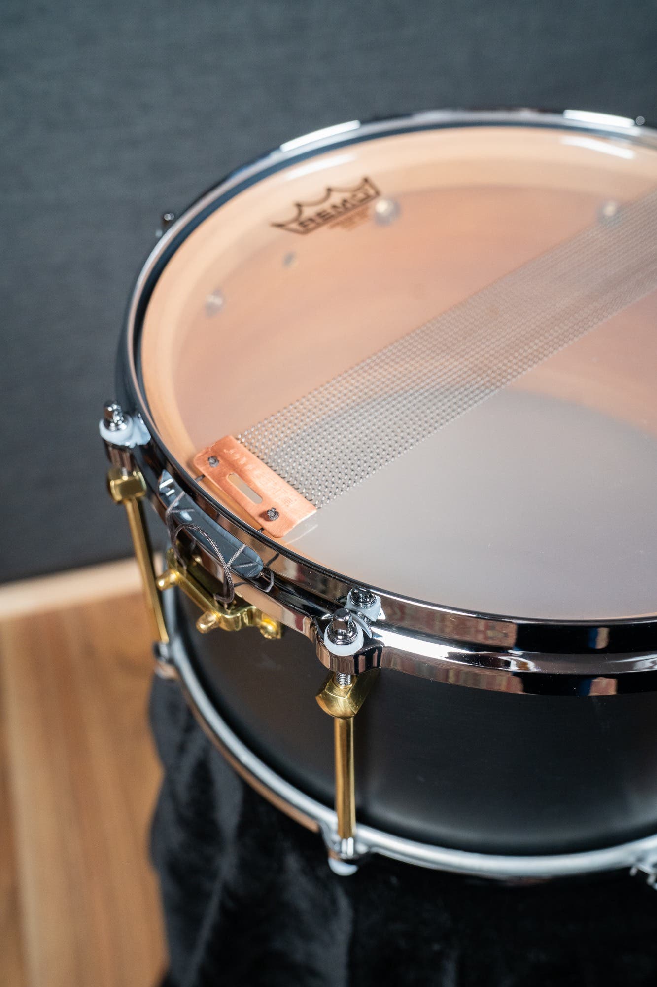 Noble and Cooley 13x7 Solid Shell Maple Snare - Black Super Matte (Brass HW/Chrome Hoops)