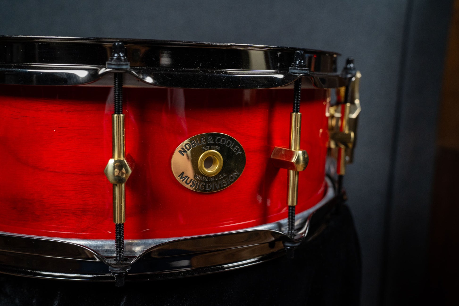 Noble and Cooley 14x5 Solid Shell Walnut Snare - Trans Red Gloss (Brass HW / Black Hoops)