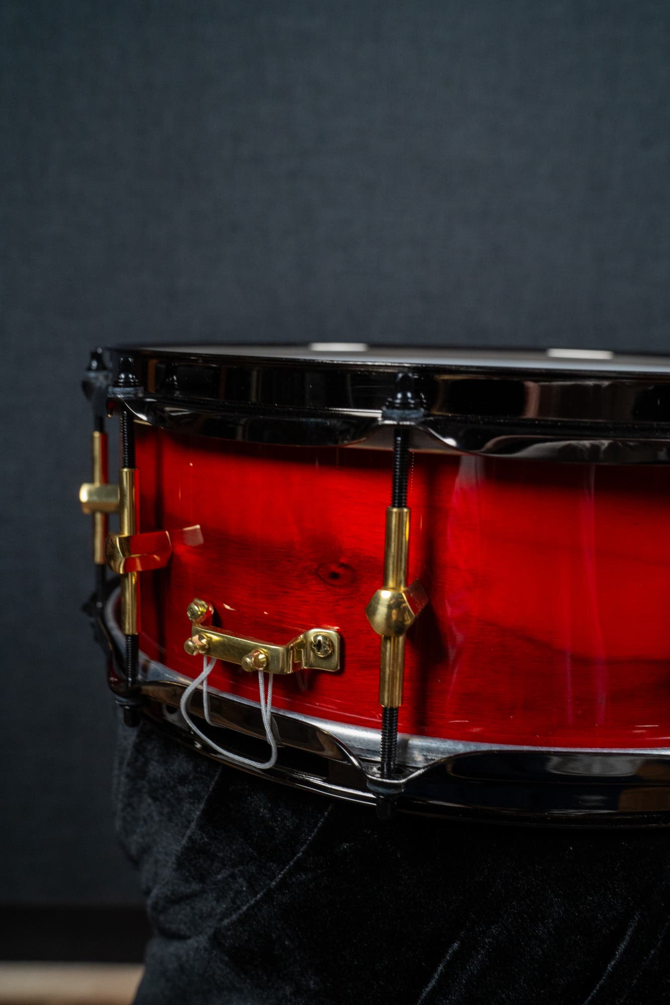 Noble and Cooley 14x5 Solid Shell Walnut Snare - Trans Red Gloss (Brass HW / Black Hoops)
