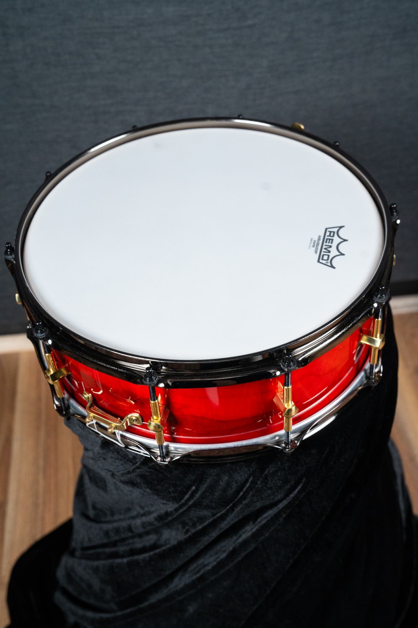 Noble and Cooley 14x5 Solid Shell Walnut Snare - Trans Red Gloss (Brass HW / Black Hoops)