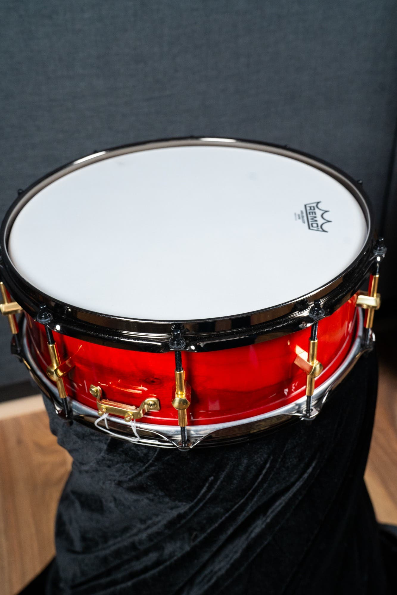 Noble and Cooley 14x5 Solid Shell Walnut Snare - Trans Red Gloss (Brass HW / Black Hoops)