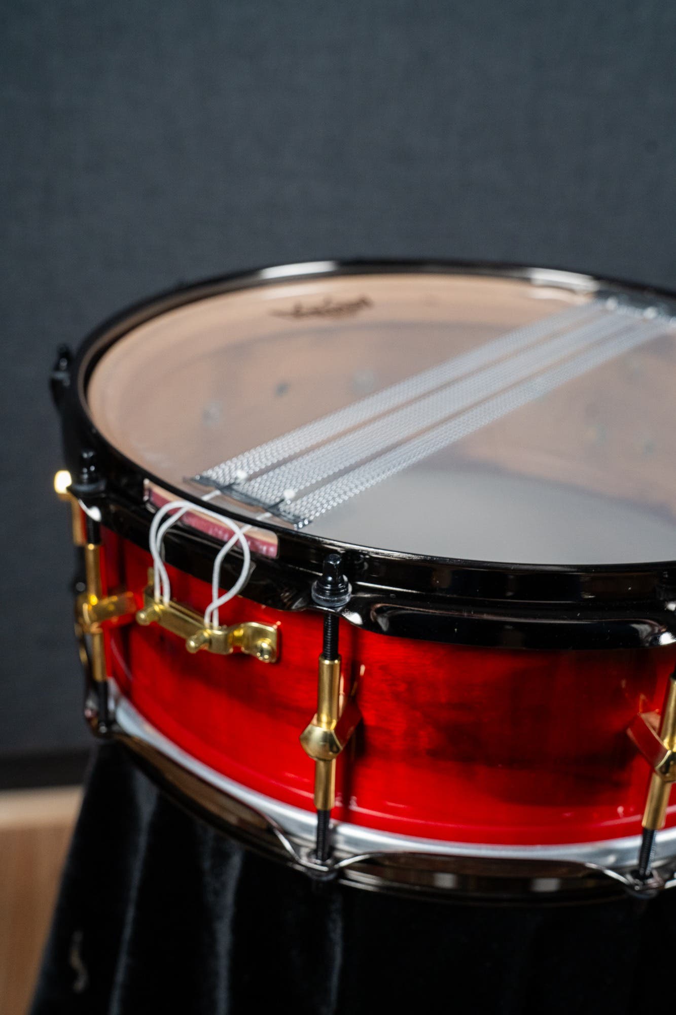 Noble and Cooley 14x5 Solid Shell Walnut Snare - Trans Red Gloss (Brass HW / Black Hoops)