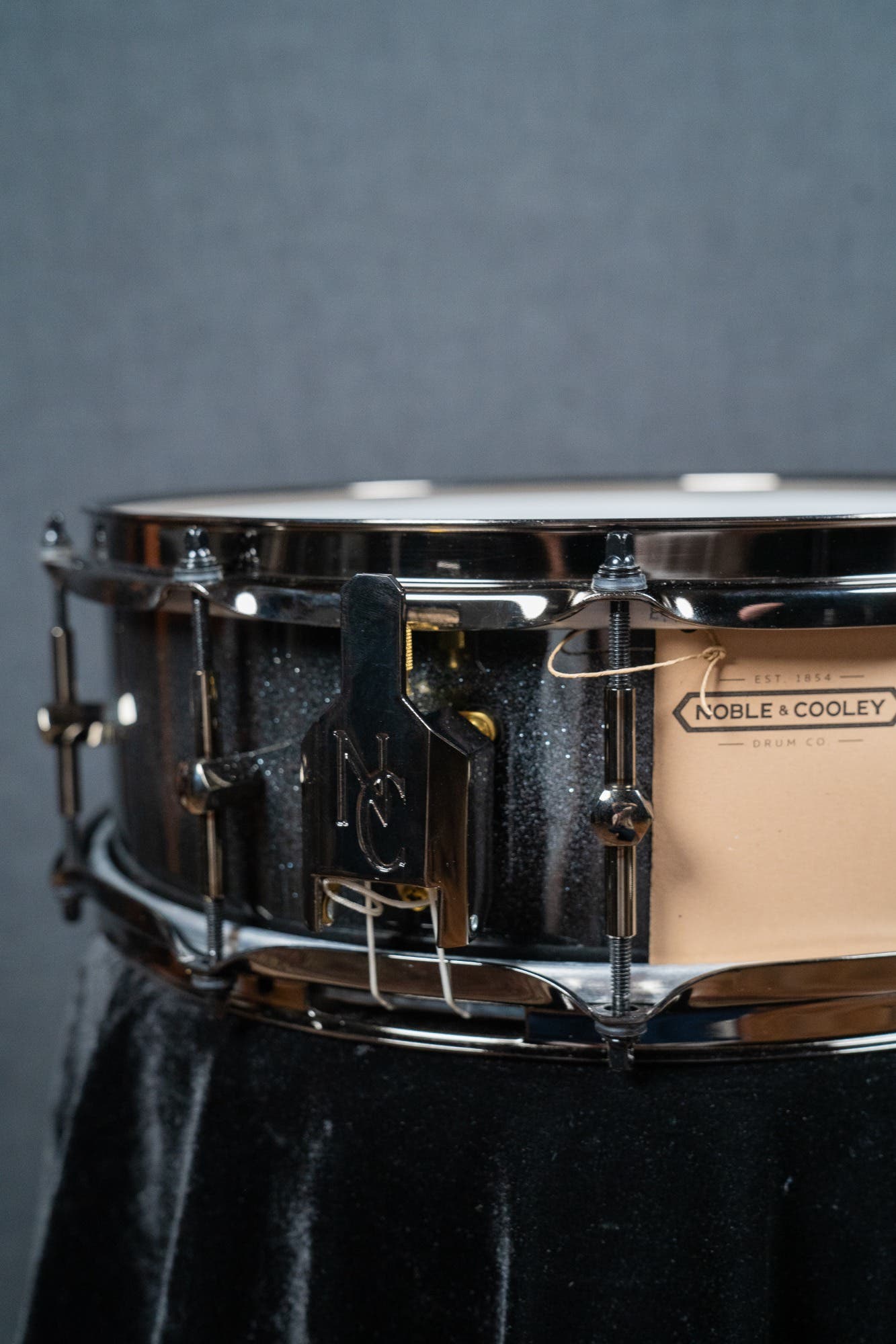 Noble and Cooley 14x5 Solid Shell Maple Snare - Hematite Black Burst Gloss (Black HW)