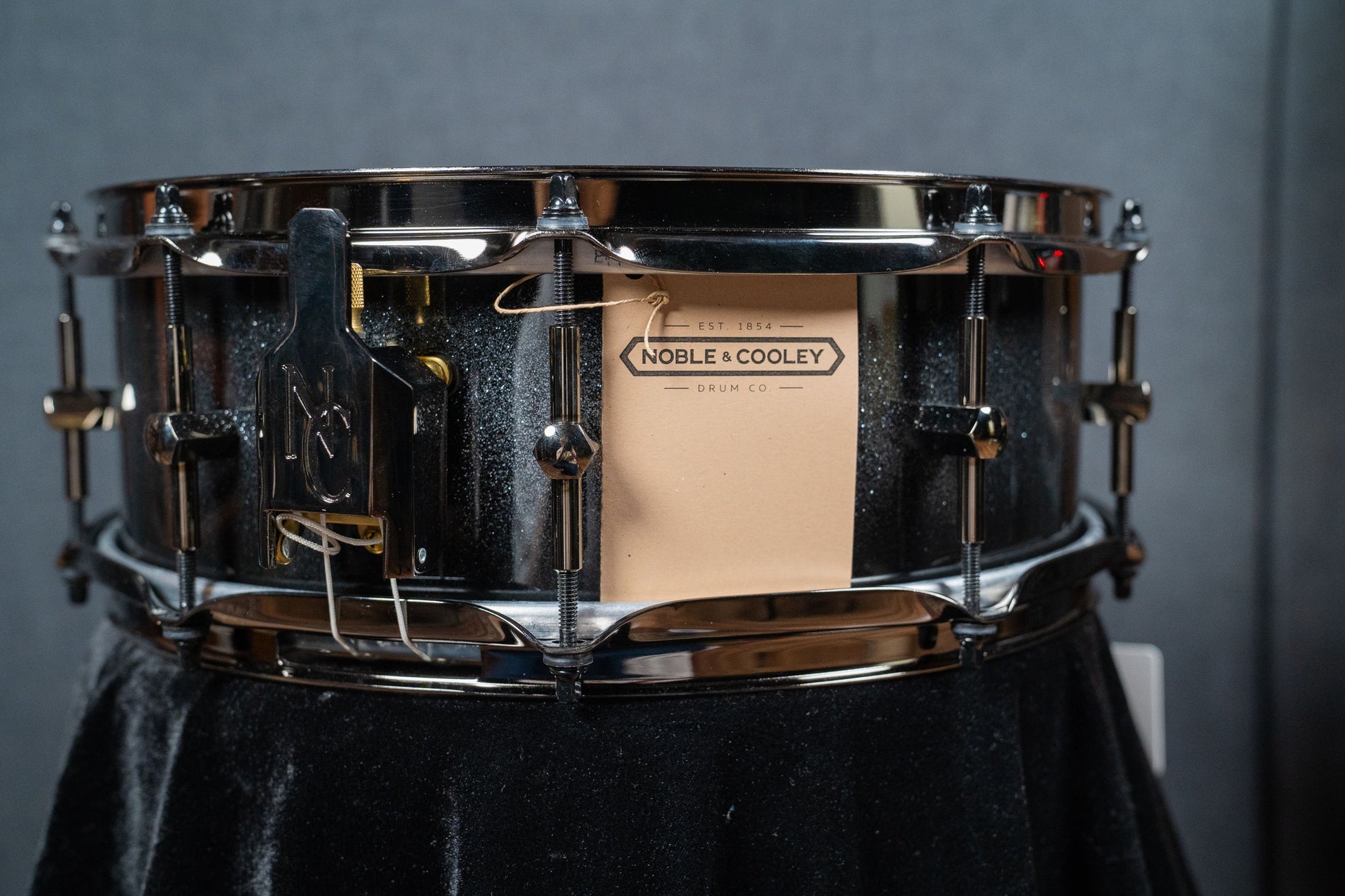 Noble and Cooley 14x5 Solid Shell Maple Snare - Hematite Black Burst Gloss (Black HW)