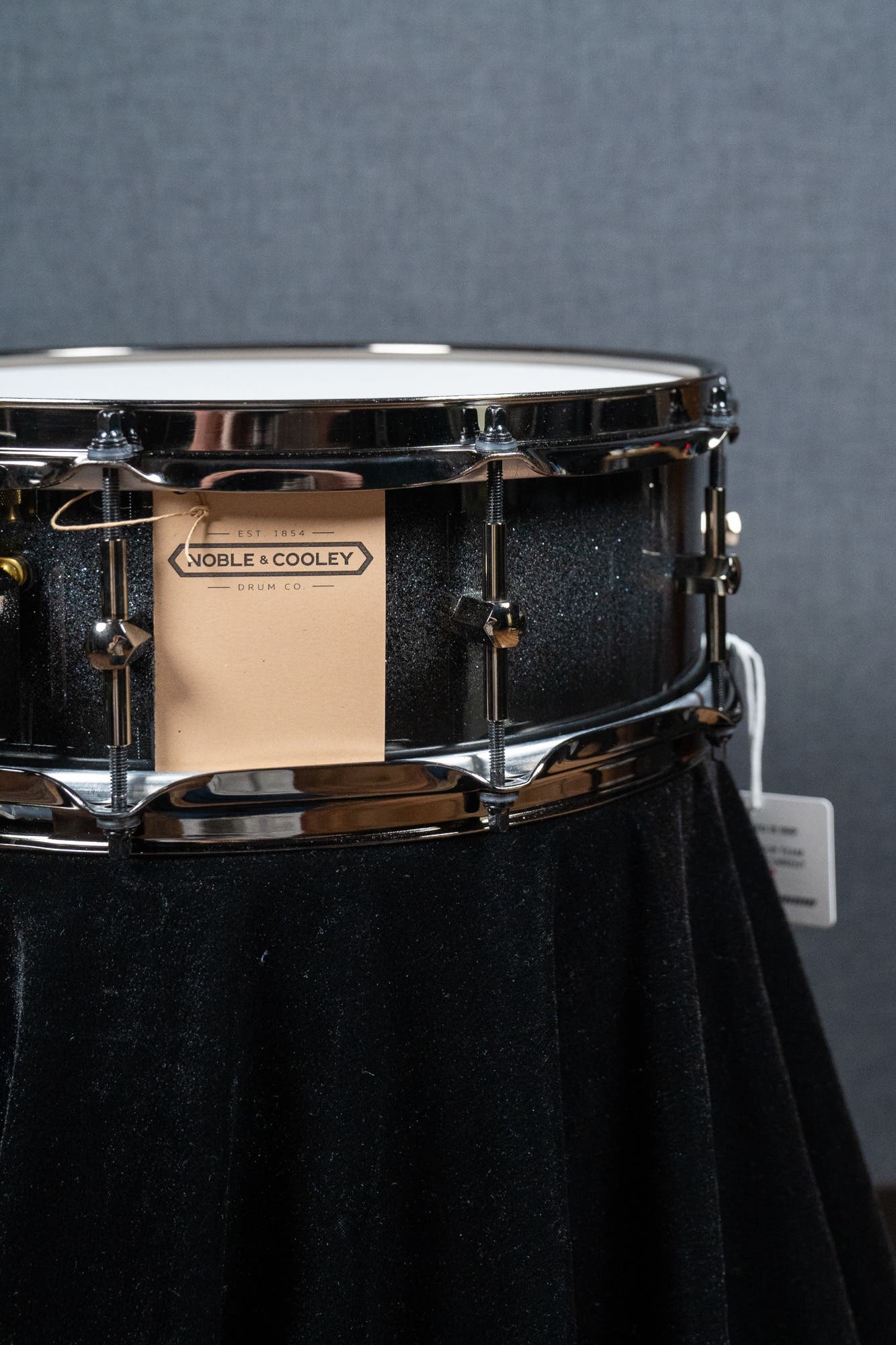 Noble and Cooley 14x5 Solid Shell Maple Snare - Hematite Black Burst Gloss (Black HW)