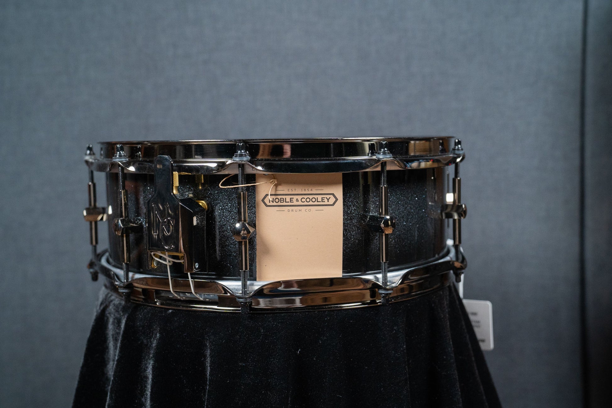 Noble and Cooley 14x5 Solid Shell Maple Snare - Hematite Black Burst Gloss (Black HW)