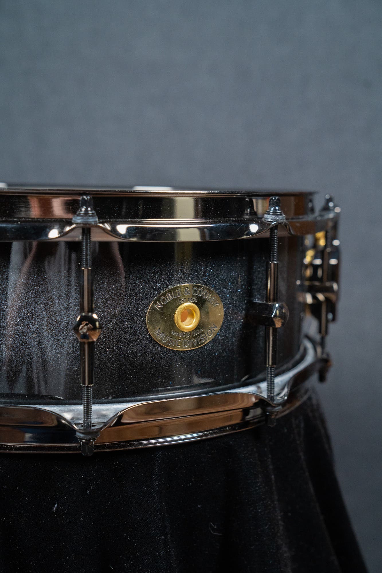 Noble and Cooley 14x5 Solid Shell Maple Snare - Hematite Black Burst Gloss (Black HW)