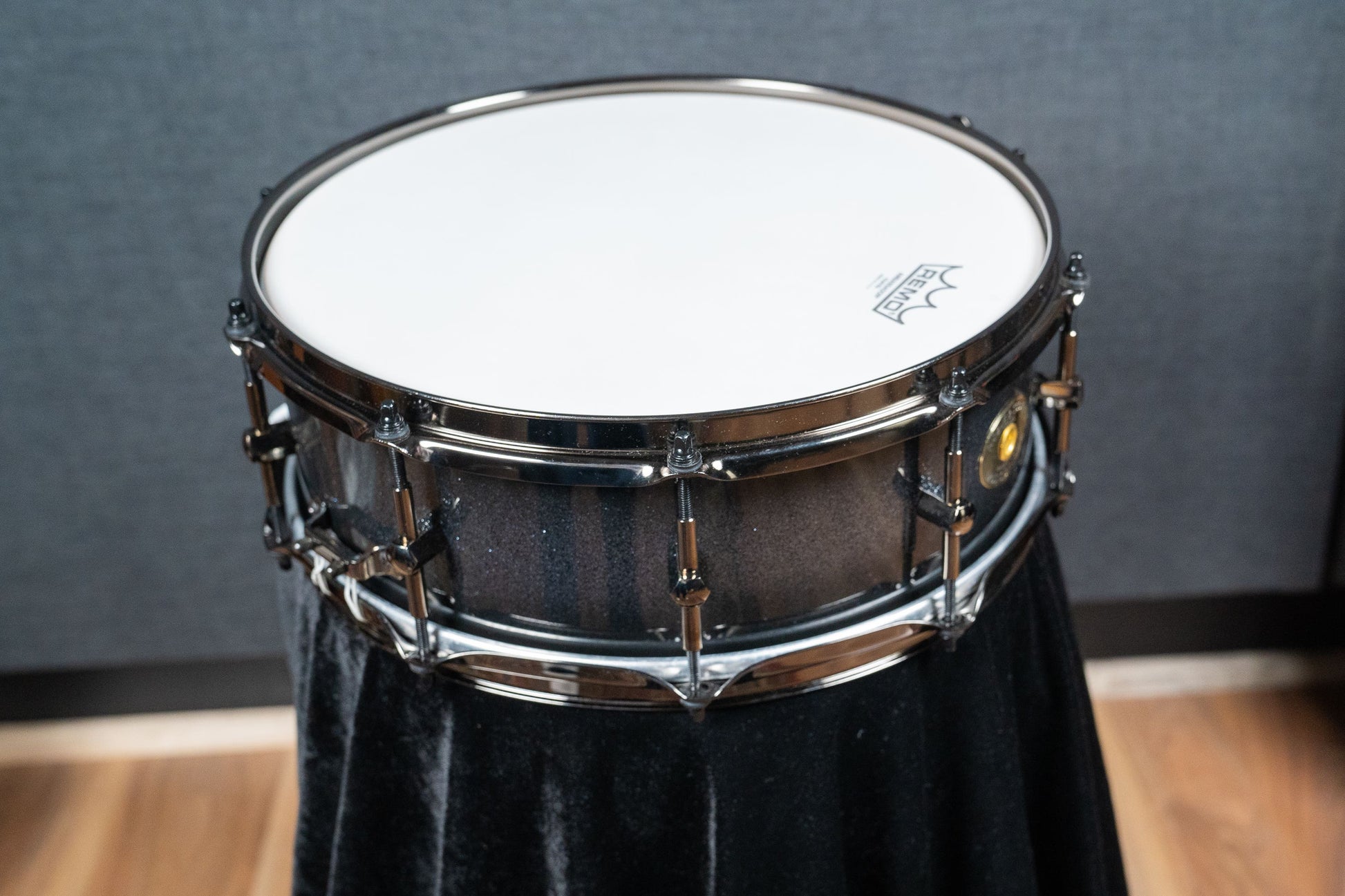 Noble and Cooley 14x5 Solid Shell Maple Snare - Hematite Black Burst Gloss (Black HW)