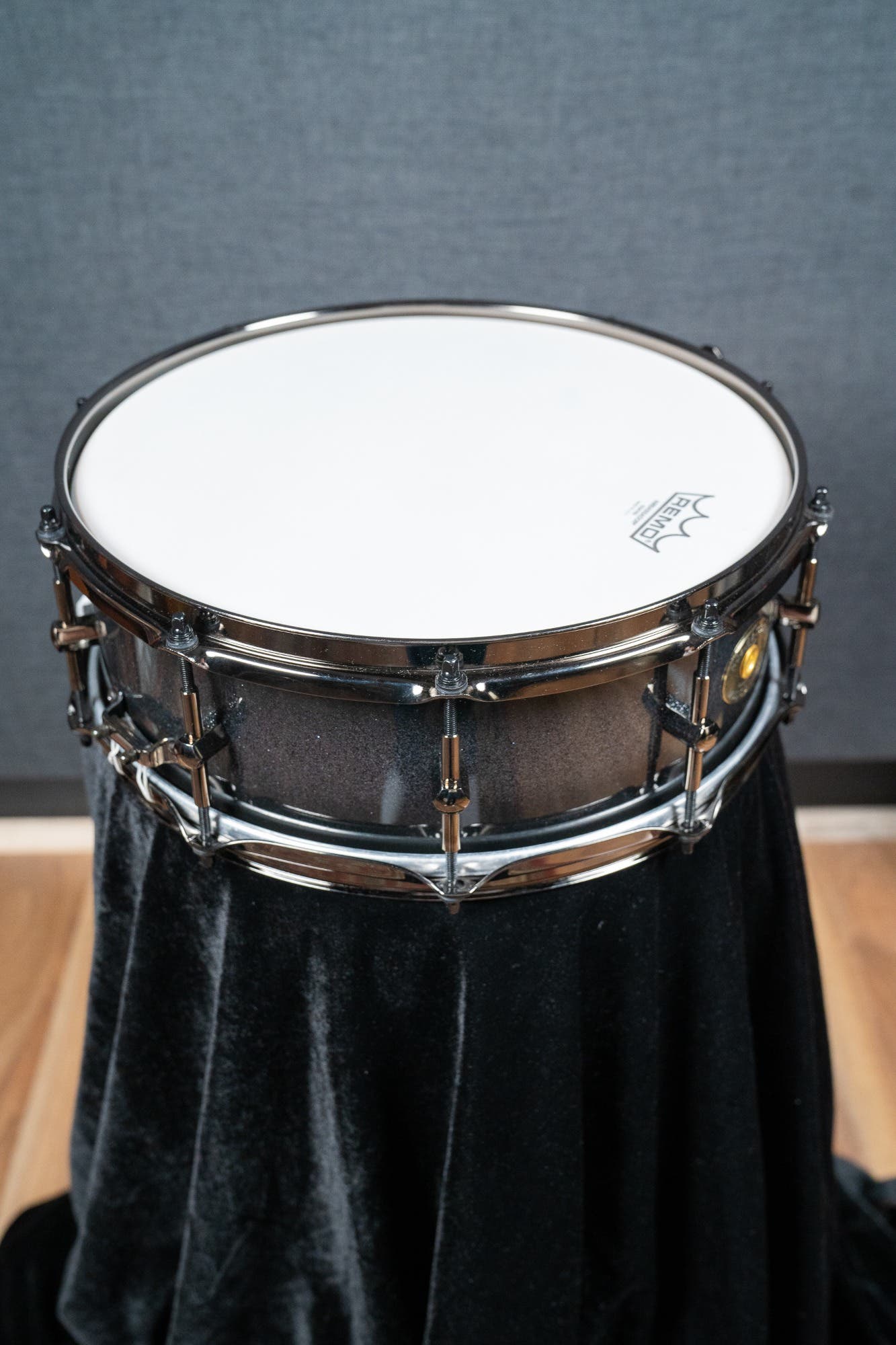 Noble and Cooley 14x5 Solid Shell Maple Snare - Hematite Black Burst Gloss (Black HW)