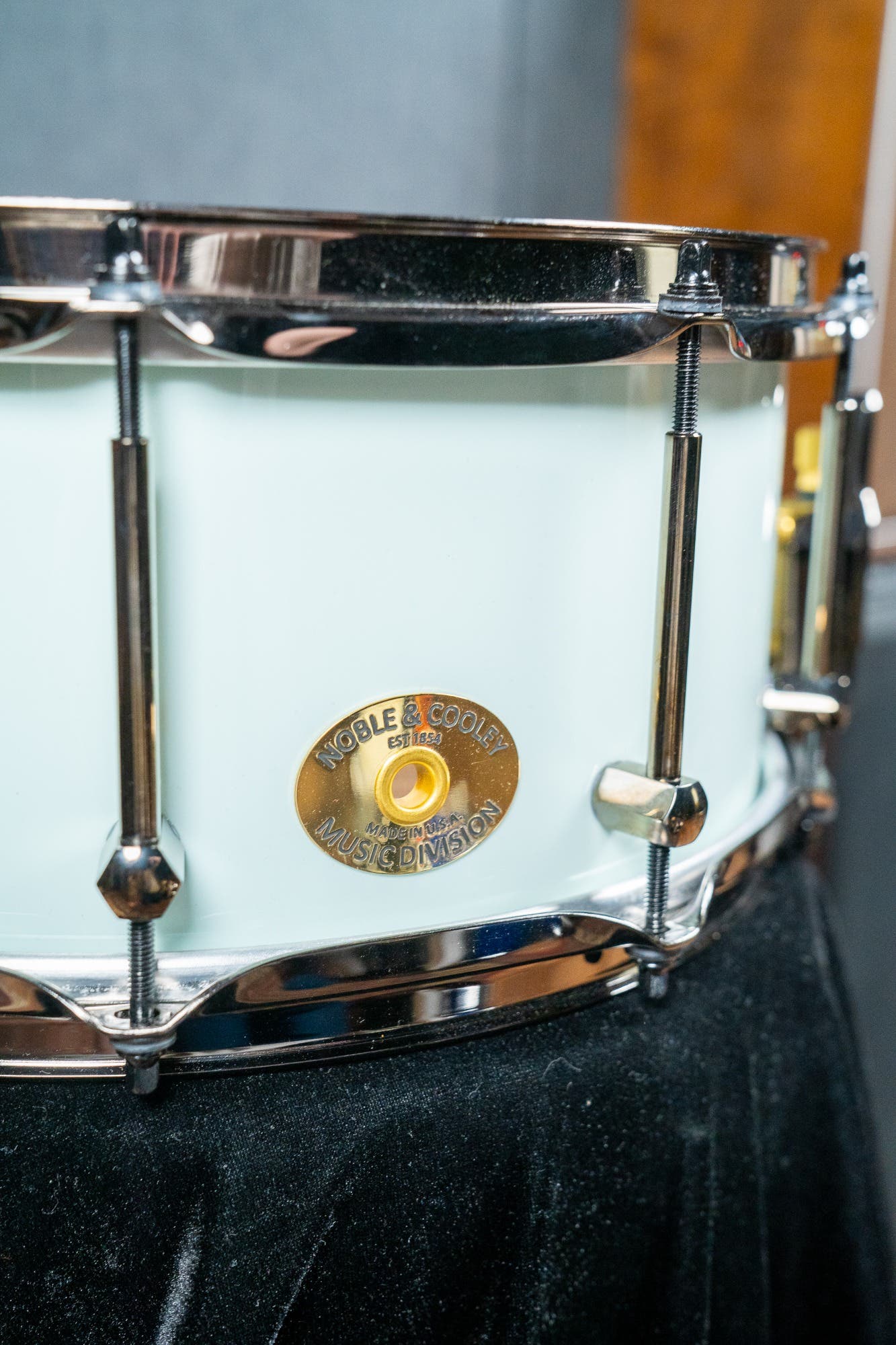 Noble and Cooley 14x6 Solid Shell Maple Snare - Eggshell Blue Gloss (Black HW)