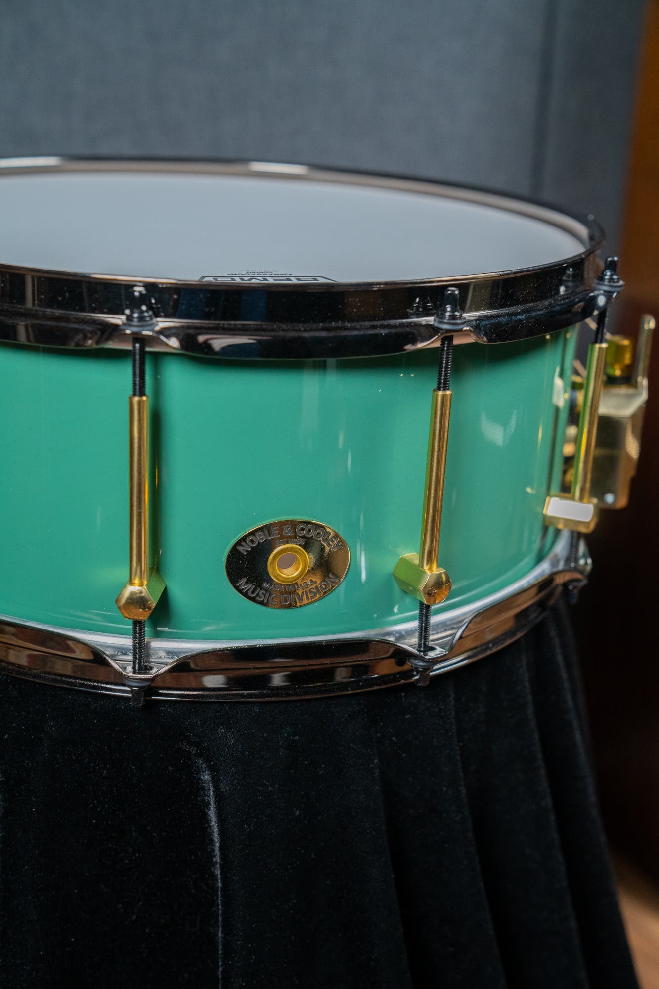 Noble and Cooley 14x6 Solid Shell Maple Snare - Green Monster Gloss (Black HW)