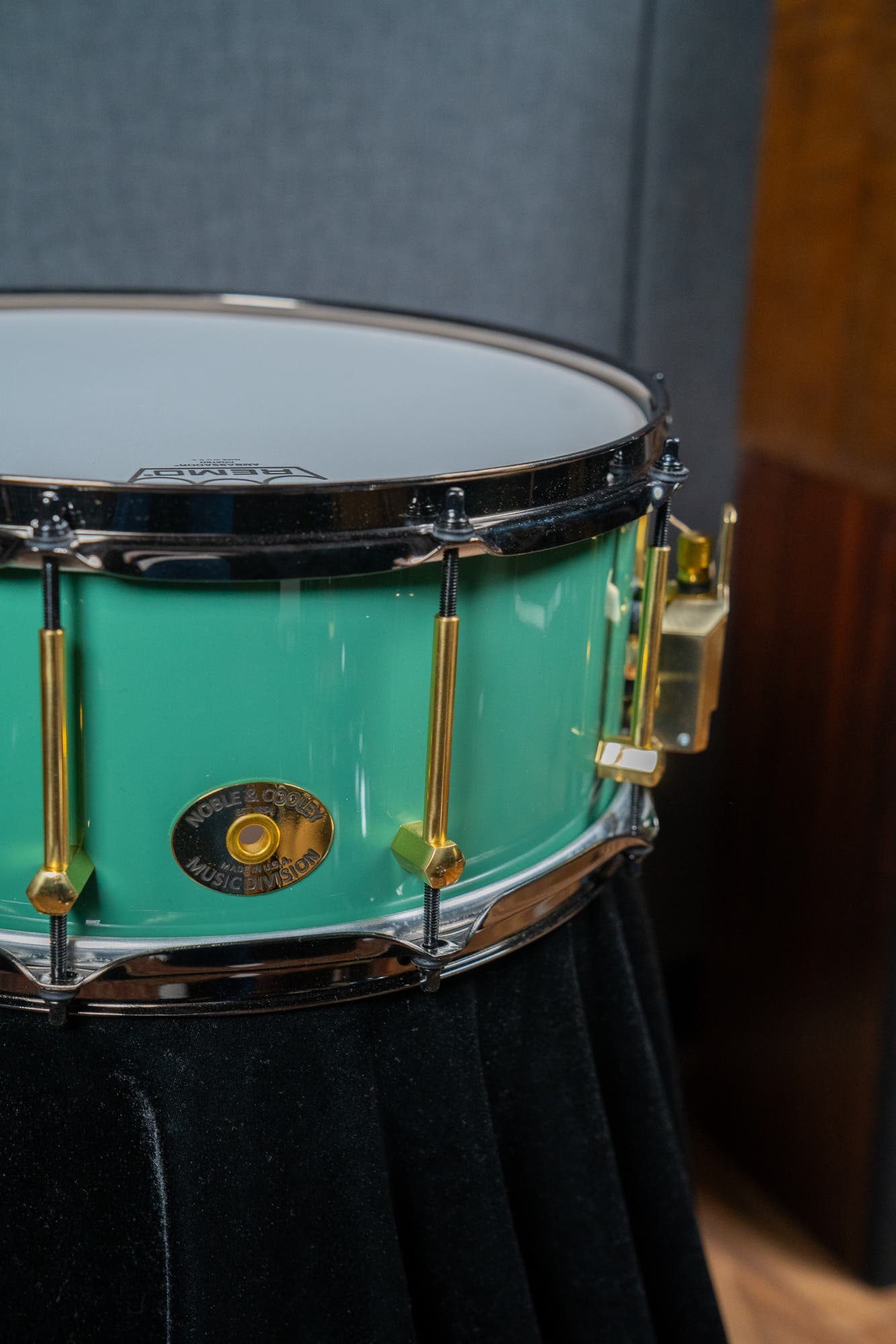 Noble and Cooley 14x6 Solid Shell Maple Snare - Green Monster Gloss (Black HW)