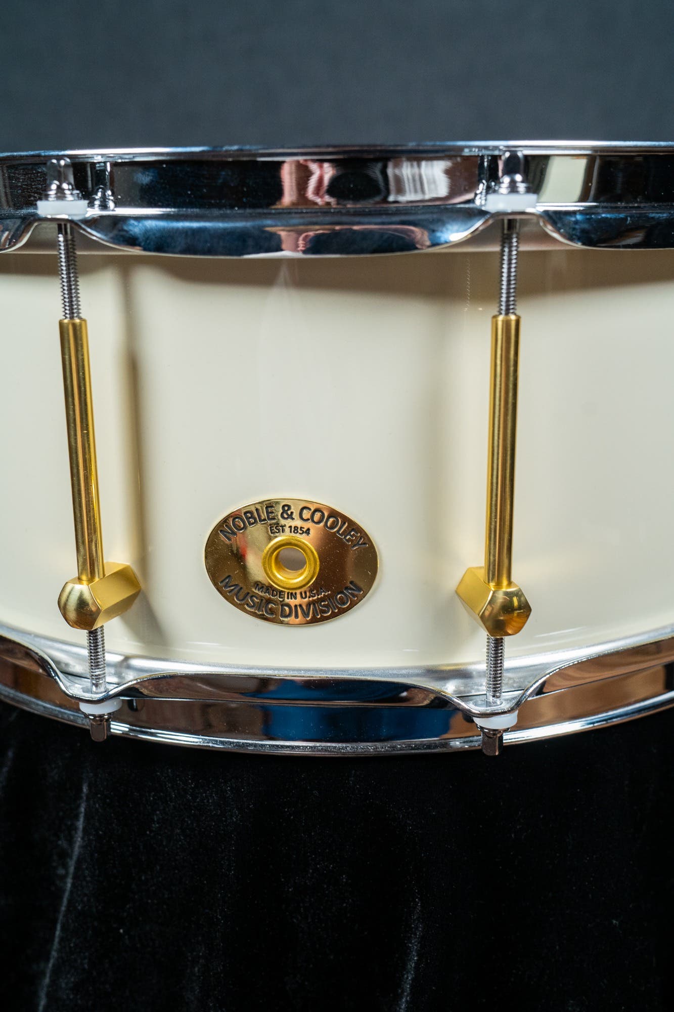 Noble and Cooley 14x6 Solid Shell Tulip Snare - Antique White Gloss (Brass HW / Chrome Hoops)