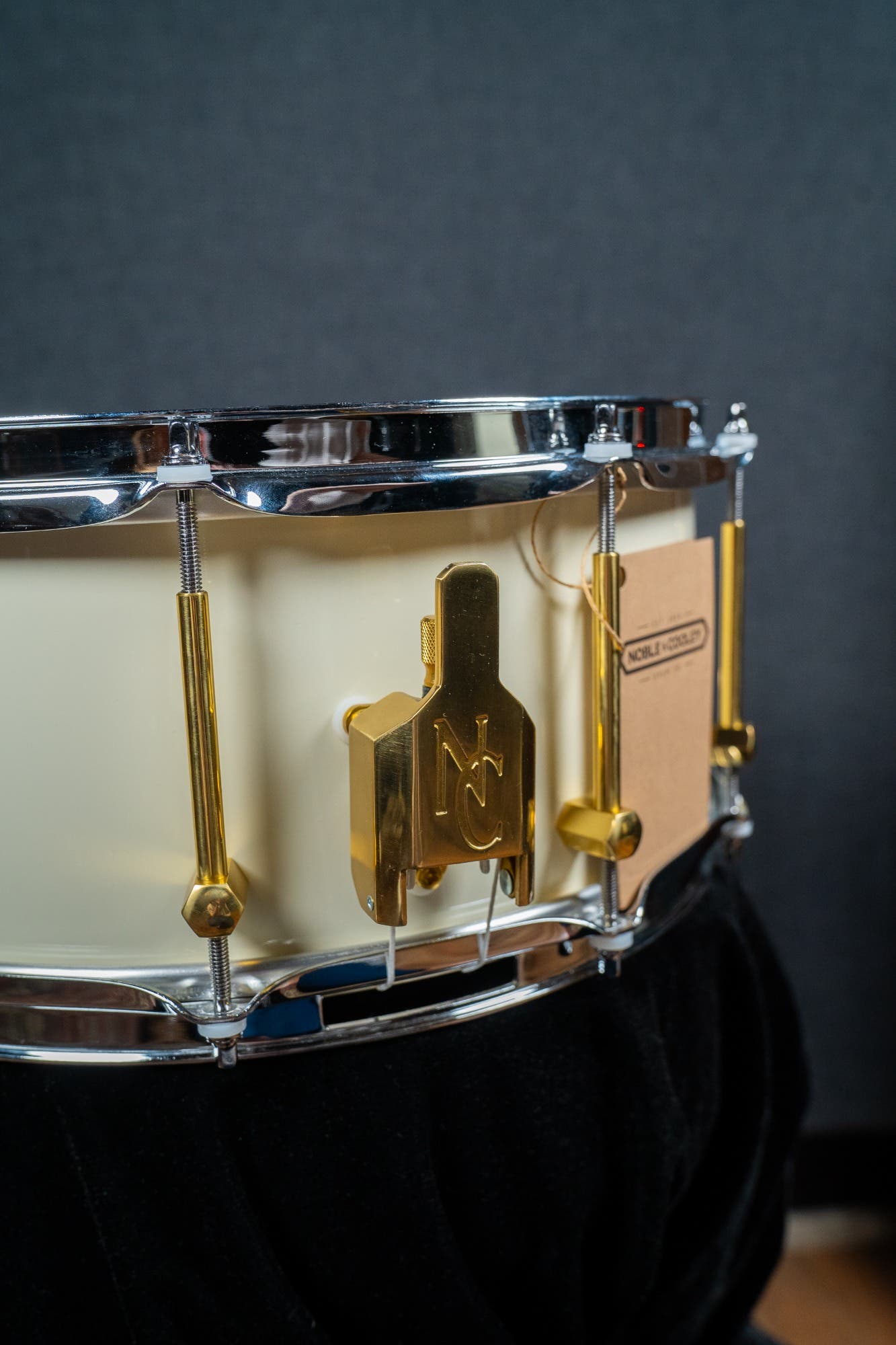 Noble and Cooley 14x6 Solid Shell Tulip Snare - Antique White Gloss (Brass HW / Chrome Hoops)