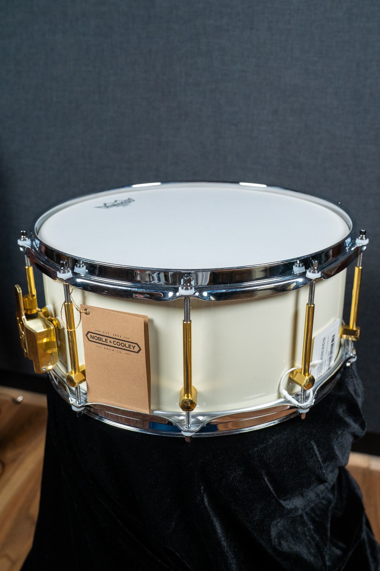 Noble and Cooley 14x6 Solid Shell Tulip Snare - Antique White Gloss (Brass HW / Chrome Hoops)
