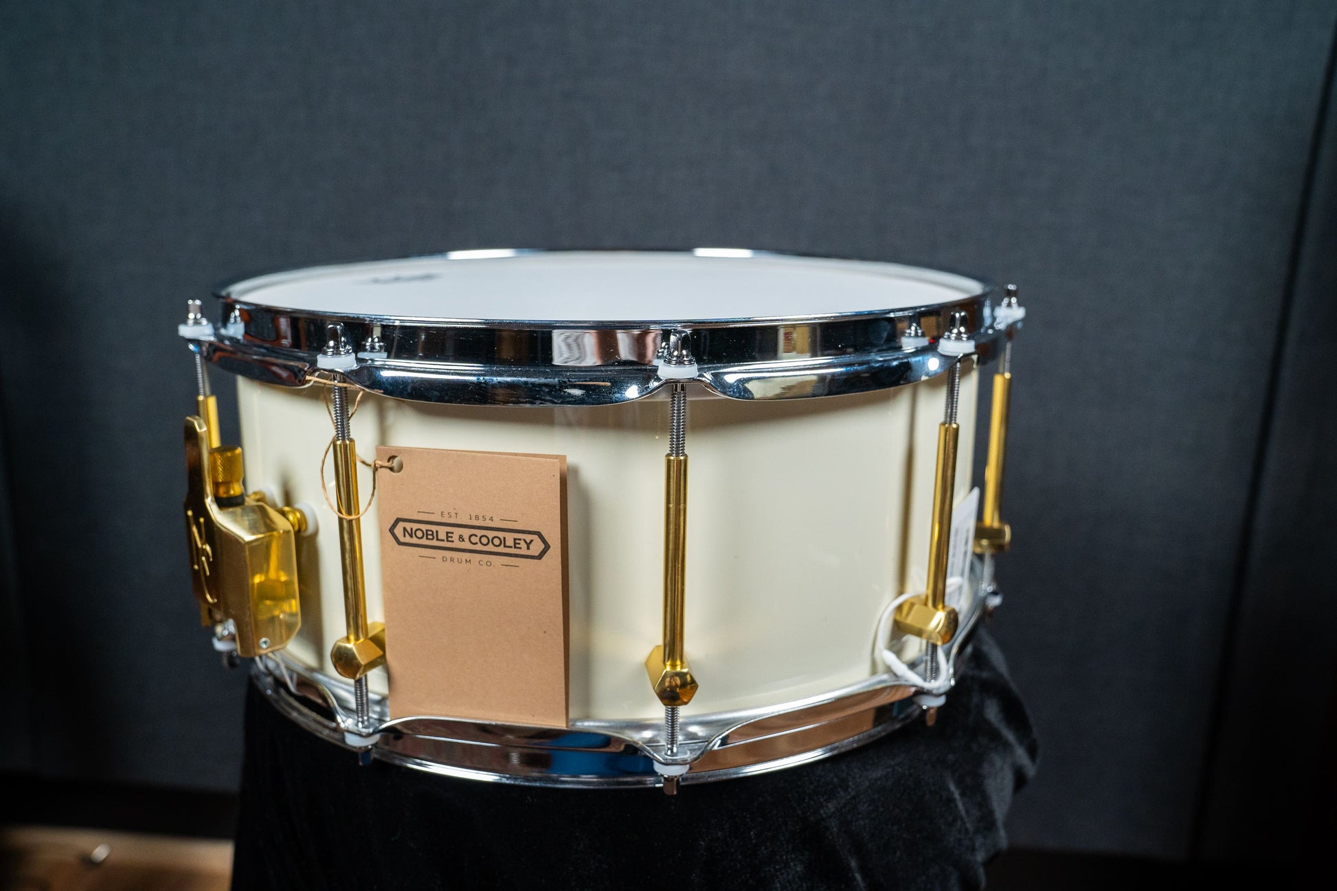 Noble and Cooley 14x6 Solid Shell Tulip Snare - Antique White Gloss (Brass HW / Chrome Hoops)