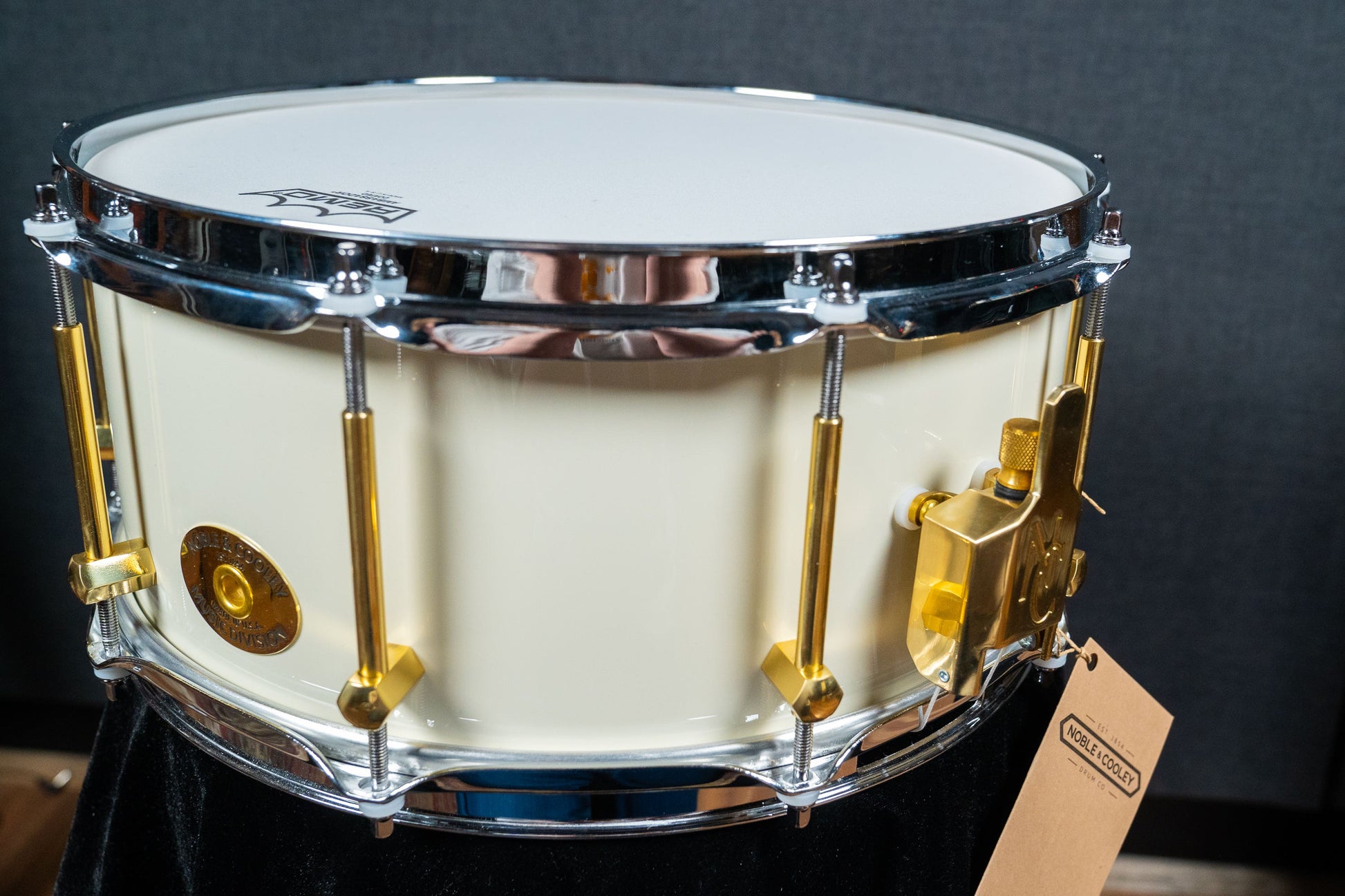 Noble and Cooley 14x6 Solid Shell Tulip Snare - Antique White Gloss (Brass HW / Chrome Hoops)