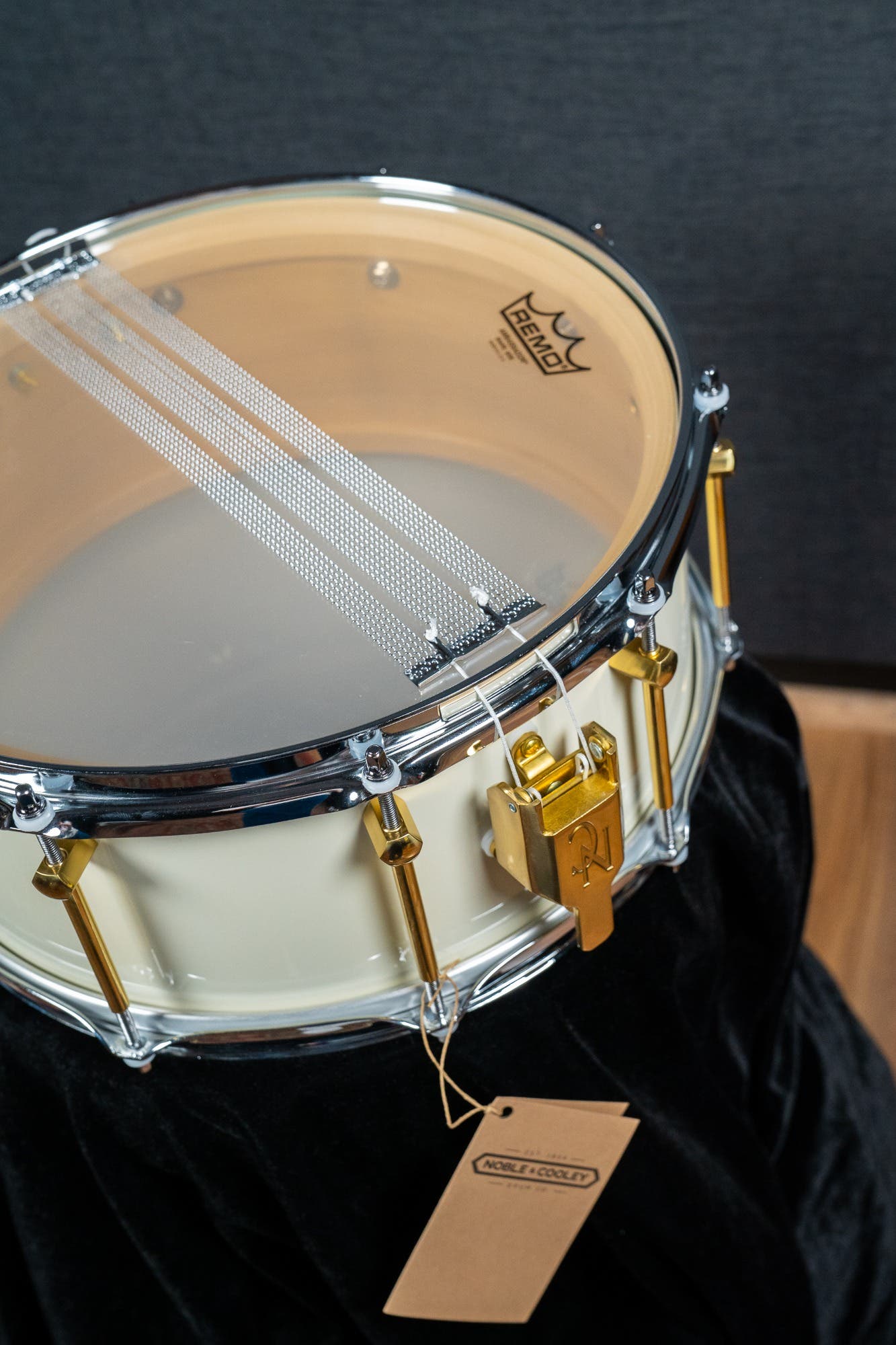 Noble and Cooley 14x6 Solid Shell Tulip Snare - Antique White Gloss (Brass HW / Chrome Hoops)