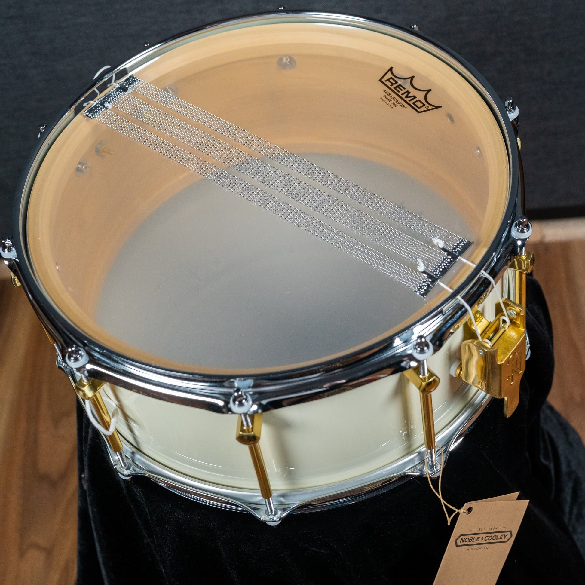 Noble and Cooley 14x6 Solid Shell Tulip Snare - Antique White Gloss (Brass HW / Chrome Hoops)