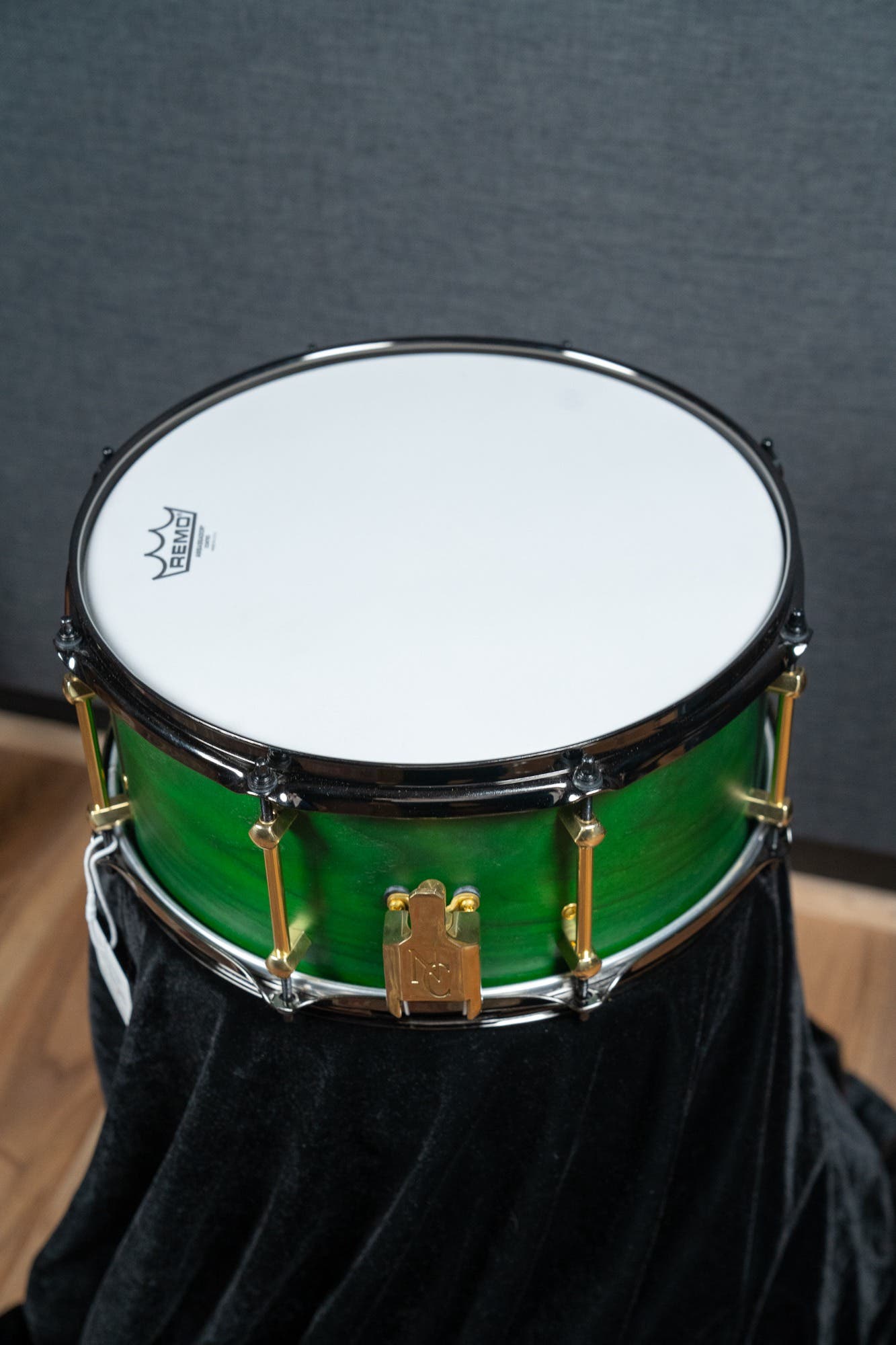 Noble and Cooley 14x6.5 Walnut Ply Snare - Green Stain Matte (Brass HW / Black Hoops)