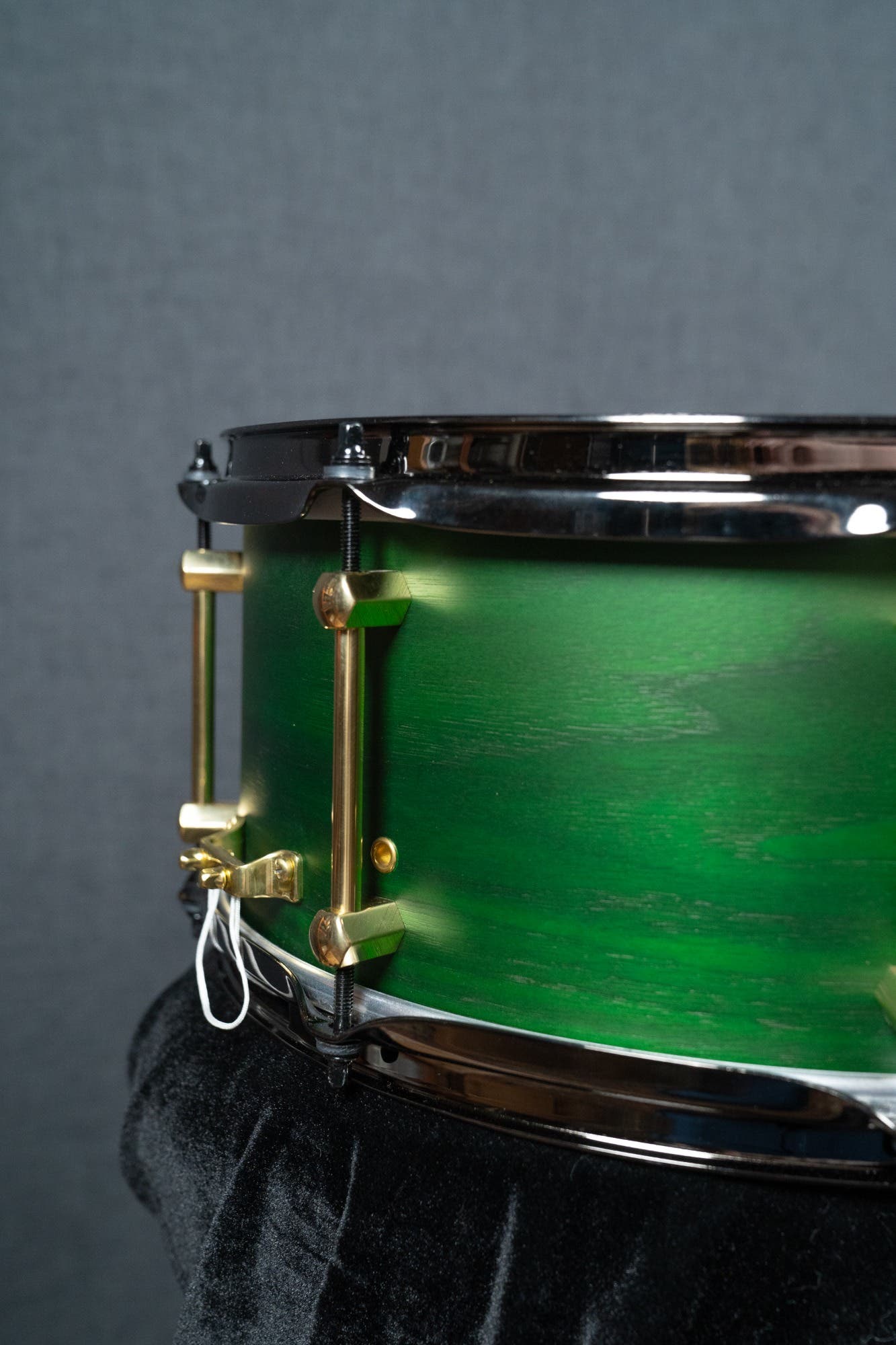 Noble and Cooley 14x6.5 Walnut Ply Snare - Green Stain Matte (Brass HW / Black Hoops)