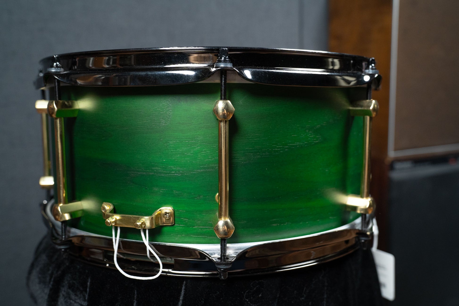 Noble and Cooley 14x6.5 Walnut Ply Snare - Green Stain Matte (Brass HW / Black Hoops)