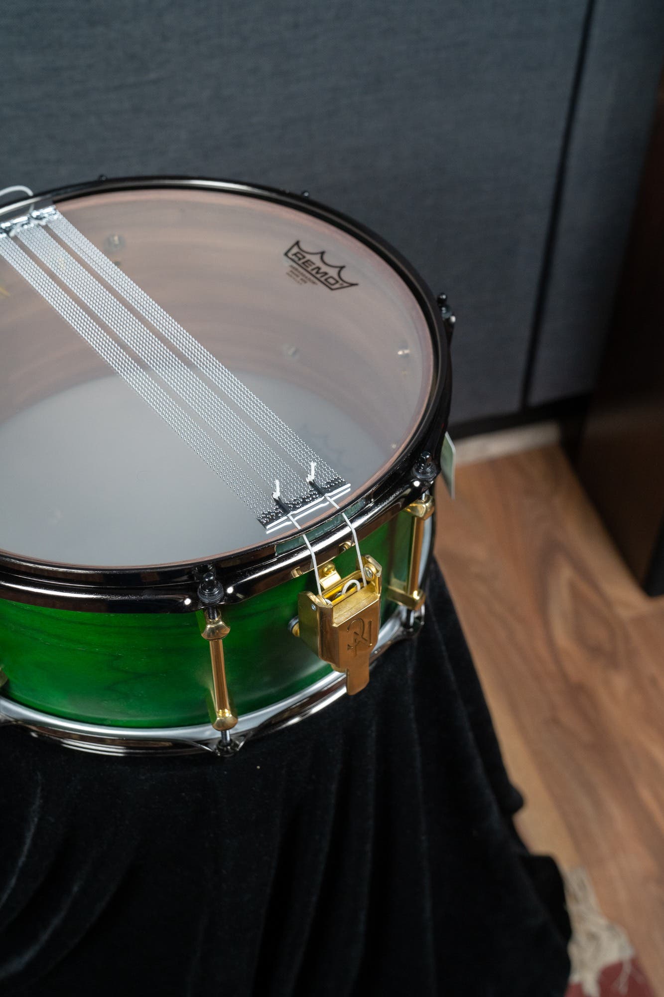 Noble and Cooley 14x6.5 Walnut Ply Snare - Green Stain Matte (Brass HW / Black Hoops)