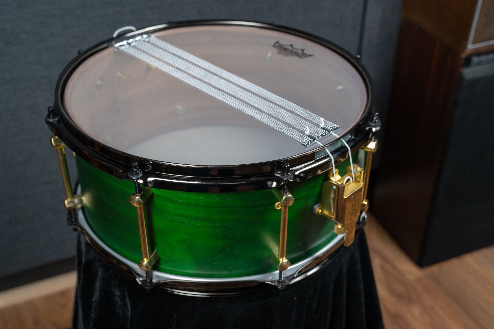 Noble and Cooley 14x6.5 Walnut Ply Snare - Green Stain Matte (Brass HW / Black Hoops)