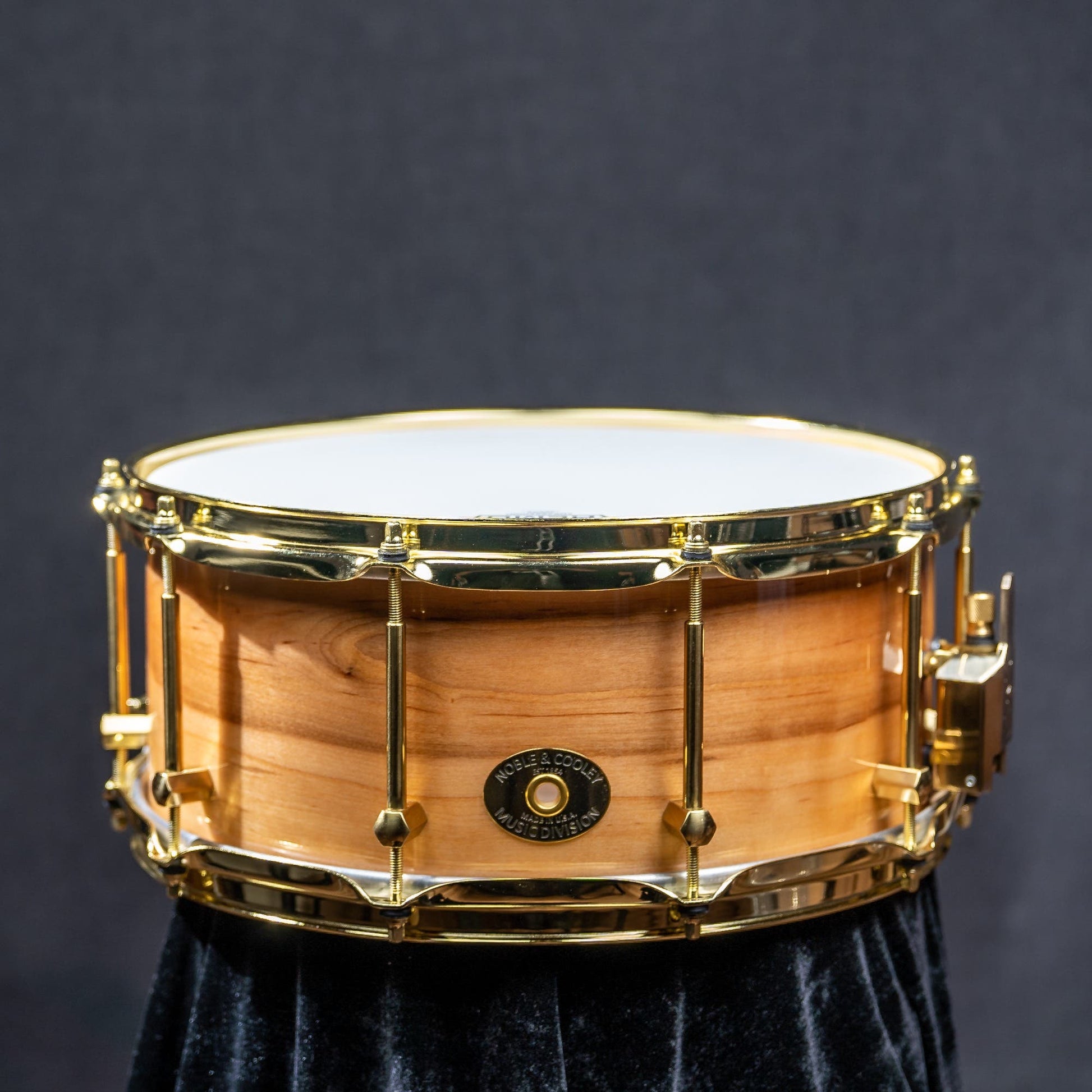 Noble and Cooley 14x6 Classic Maple Snare - Natural Gloss - Gold HW