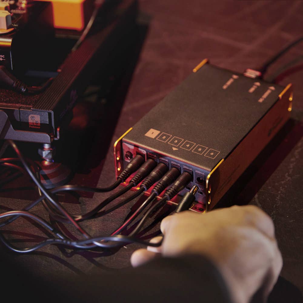 Palmer PWT 06 IEC - Universal Pedalboard Power Supply with USB