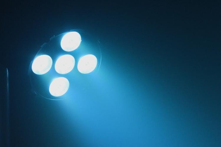 Event Lighting PAR5X8A - 5 x 8w LEDs RGBA PRO PAR