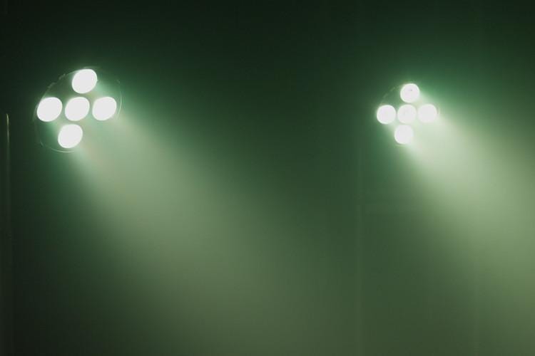 Event Lighting PAR5X8A - 5 x 8w LEDs RGBA PRO PAR