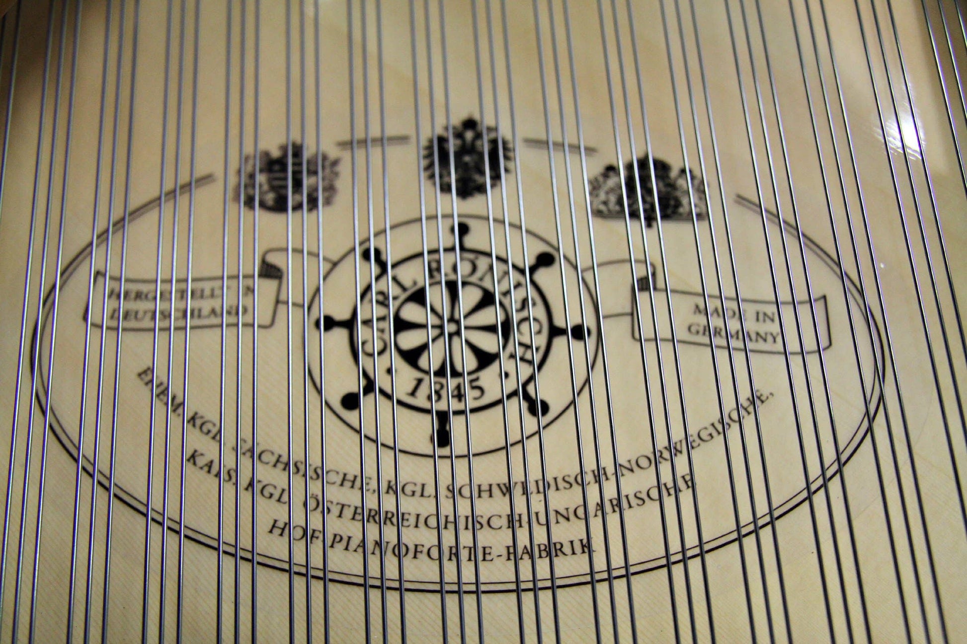 Ronisch 186K Grand Piano -  Ebony Polish