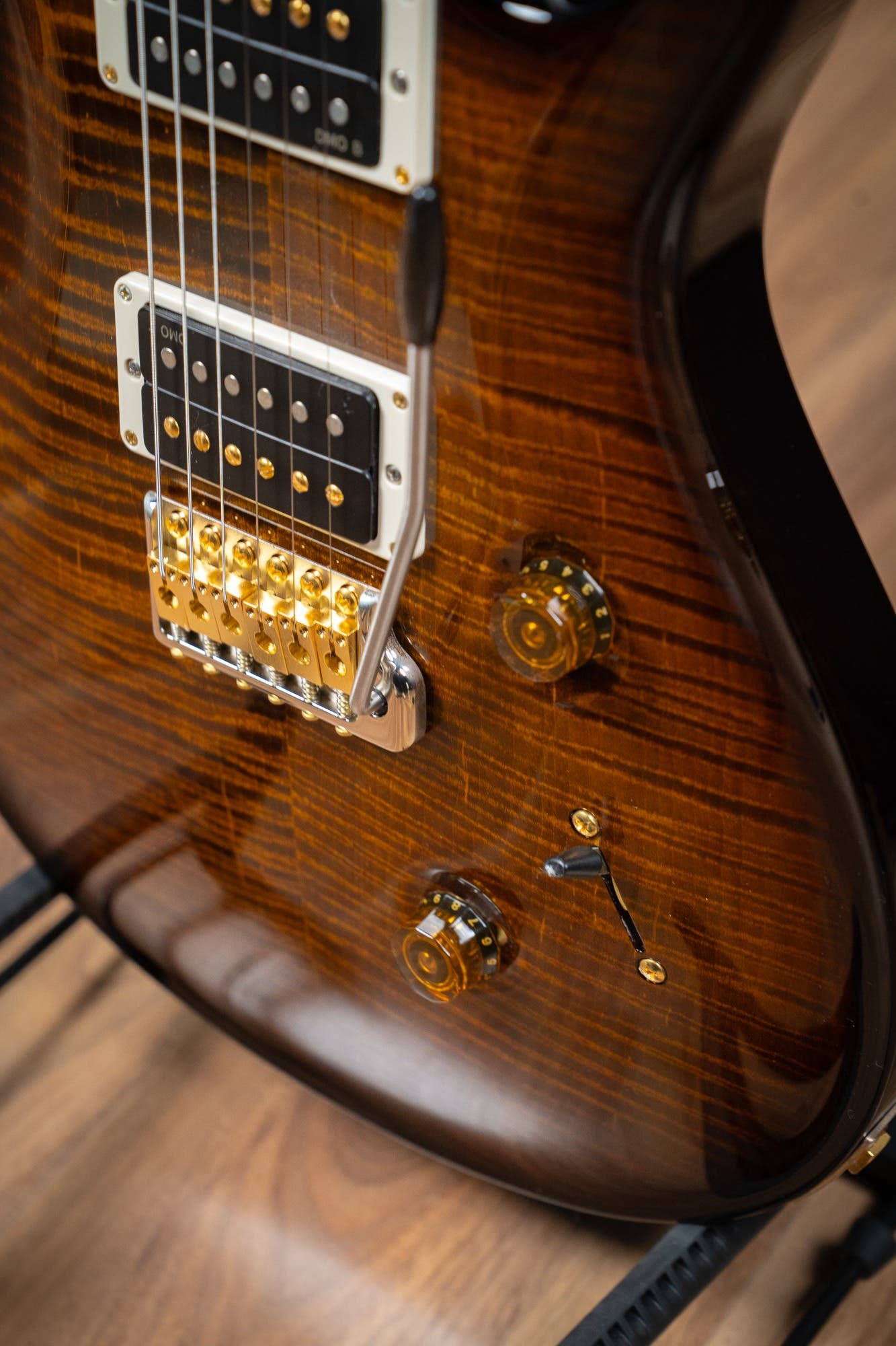 Paul Reed Smith (PRS) Custom 24 w/Pattern Thin Neck - Black Gold Burst - 10 Top