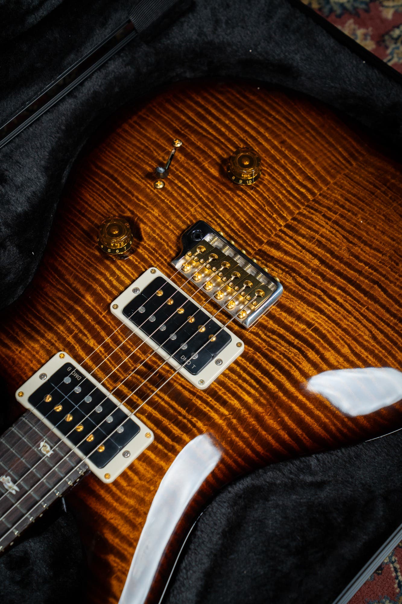 Paul Reed Smith (PRS) Custom 24 w/Pattern Thin Neck - Black Gold Burst - 10 Top