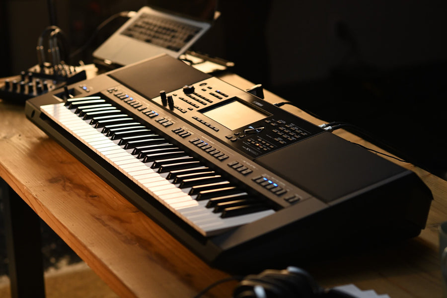 Yamaha PSRSX920 Digital Workstation / Arranger Keyboard