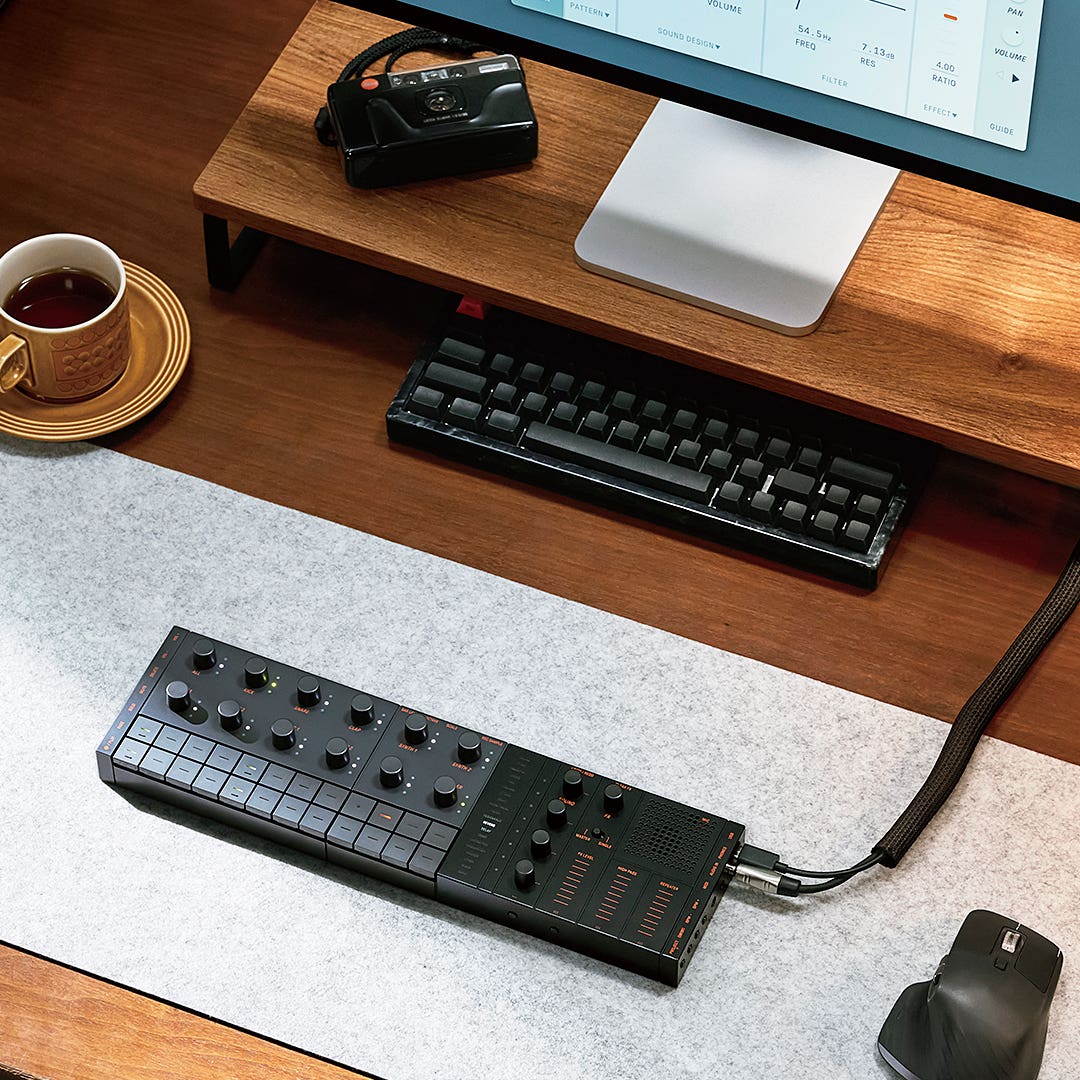 Yamaha SEQTRAK Portable Synth / Music Production Studio - Black