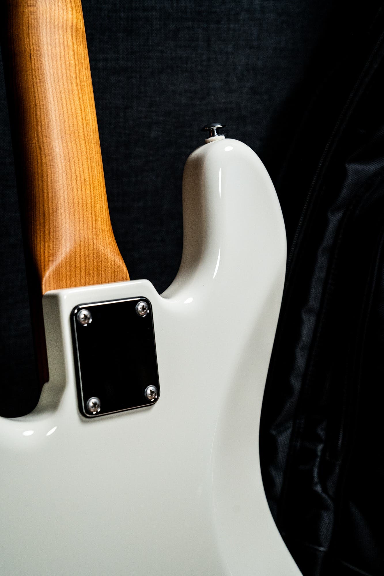 Suhr Classic P 4-String Bass w/Deluxe Gigbag - Olympic White RW