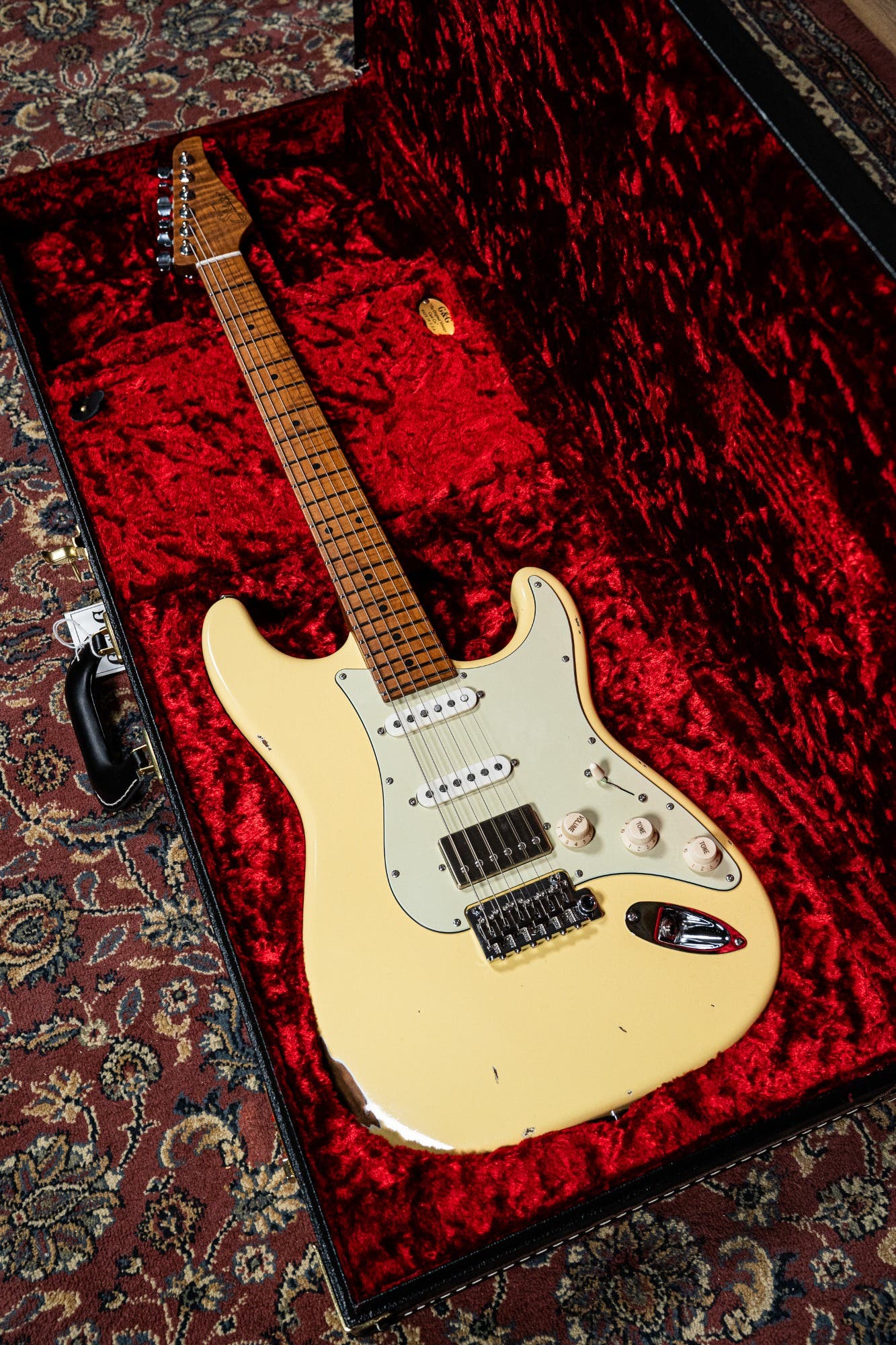 Suhr Dealer Select Classic Antique Electric Guitar - Vintage Yellow Custom