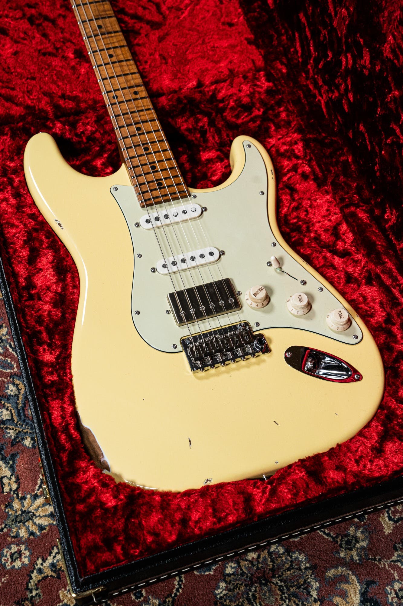 Suhr Dealer Select Classic Antique Electric Guitar - Vintage Yellow Custom