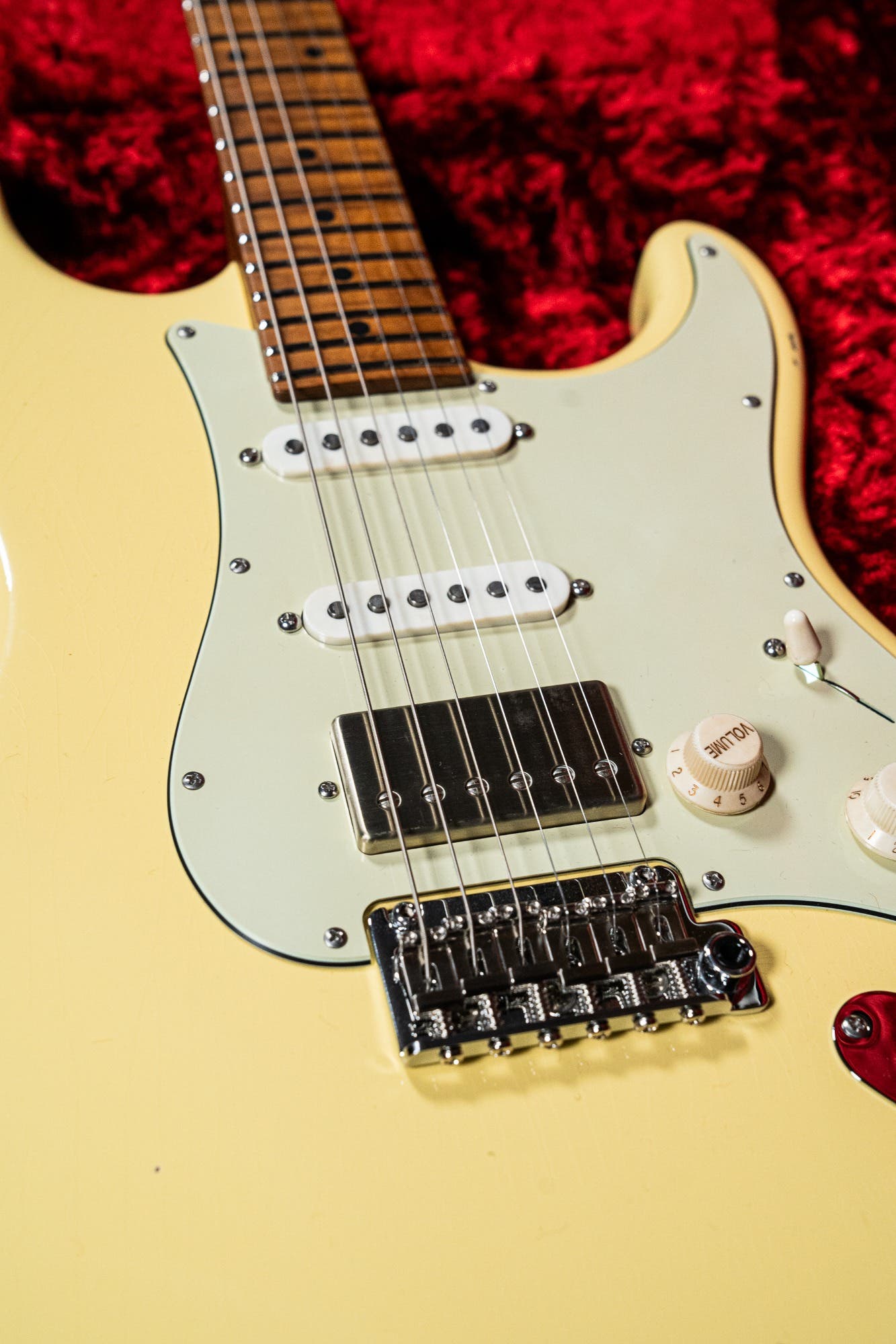 Suhr Dealer Select Classic Antique Electric Guitar - Vintage Yellow Custom