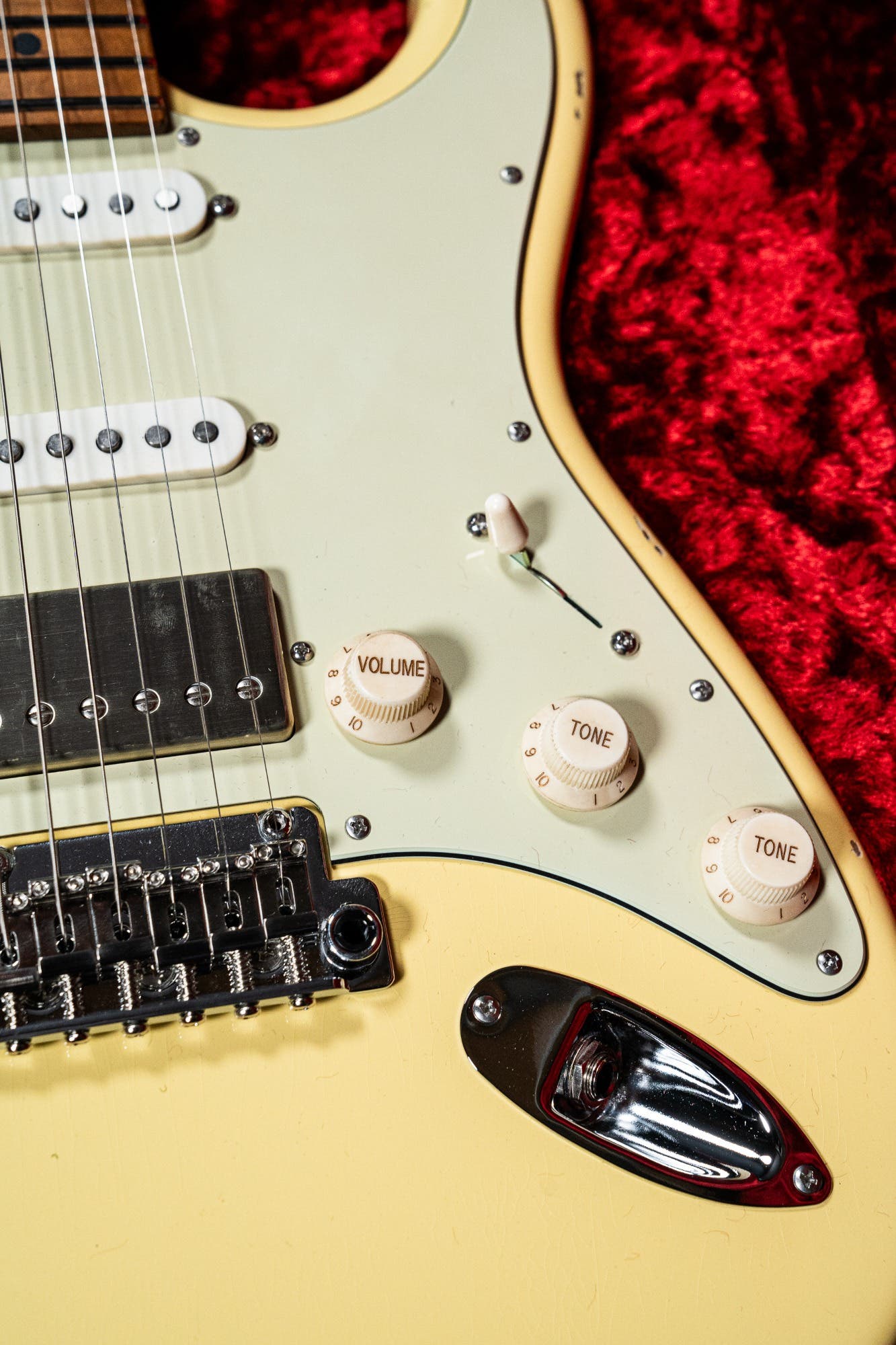 Suhr Dealer Select Classic Antique Electric Guitar - Vintage Yellow Custom