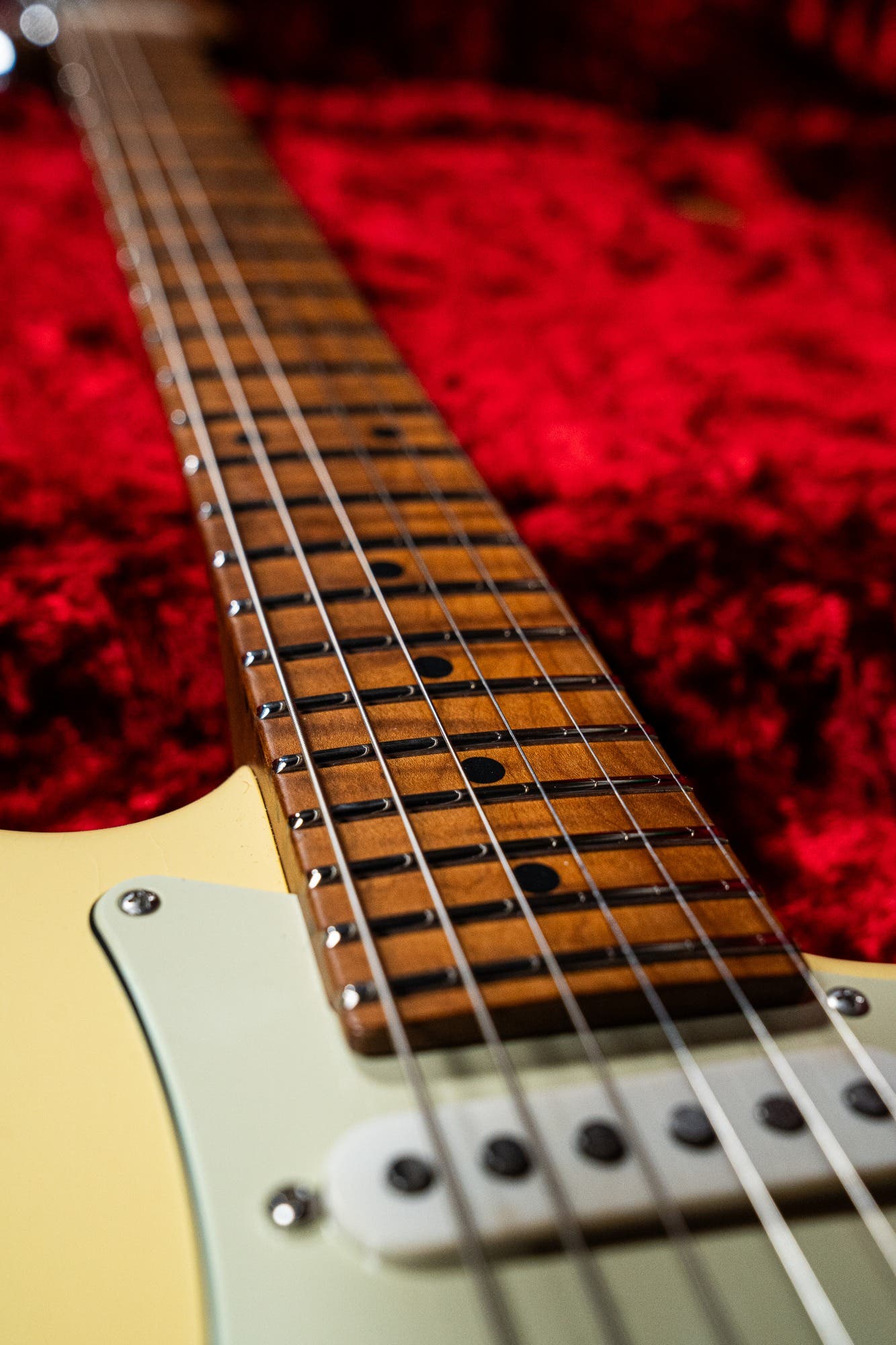 Suhr Dealer Select Classic Antique Electric Guitar - Vintage Yellow Custom