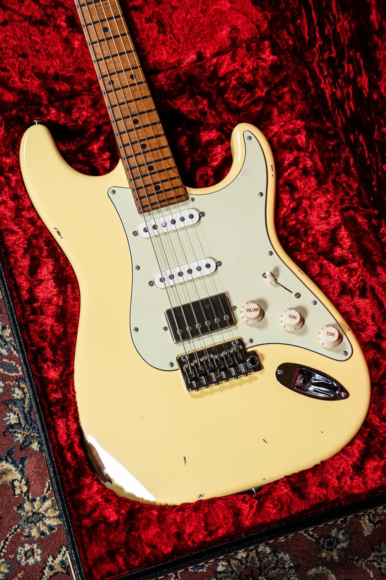 Suhr Dealer Select Classic Antique Electric Guitar - Vintage Yellow Custom